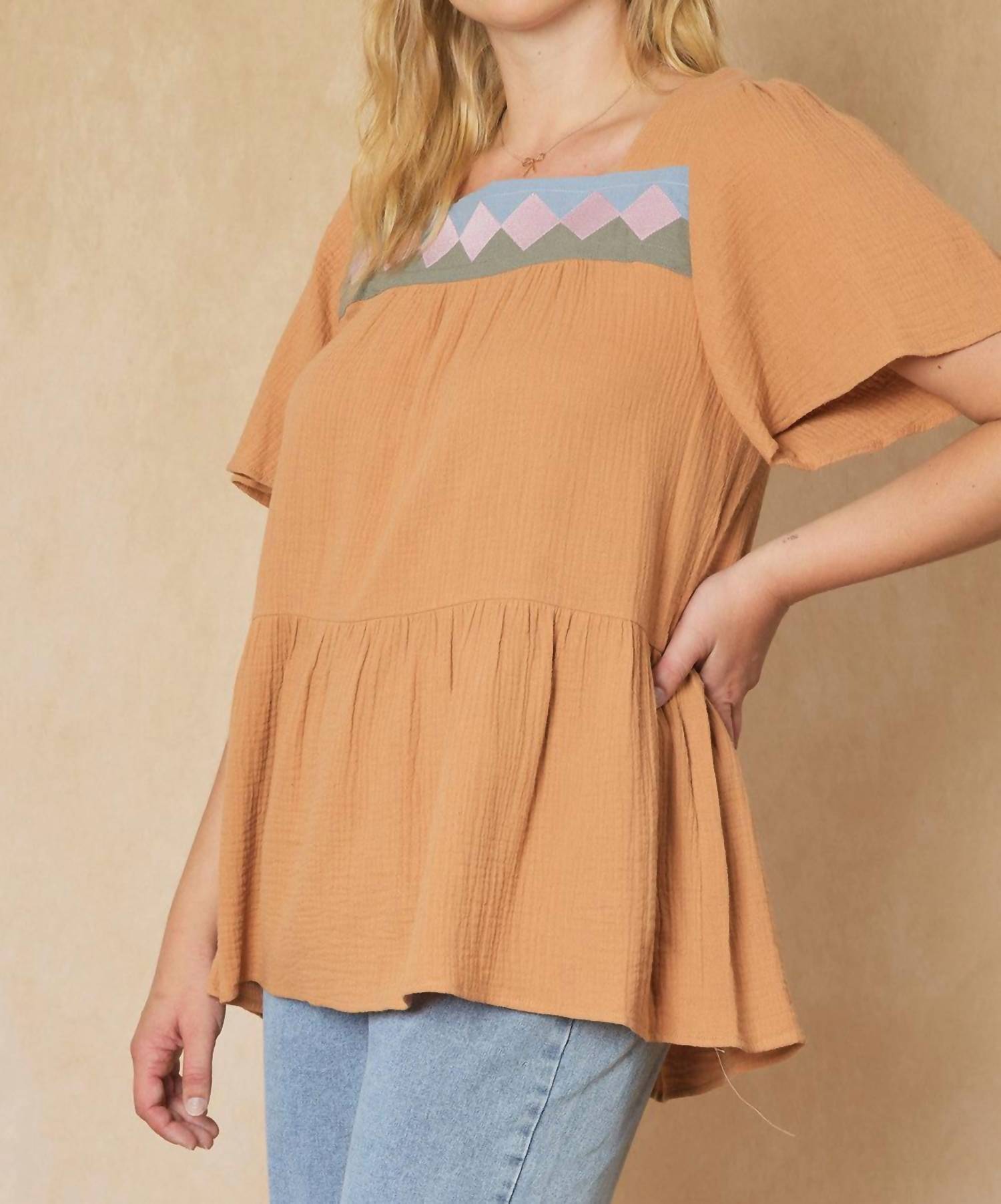 Entro - Geometric Design Peplum Top - Plus