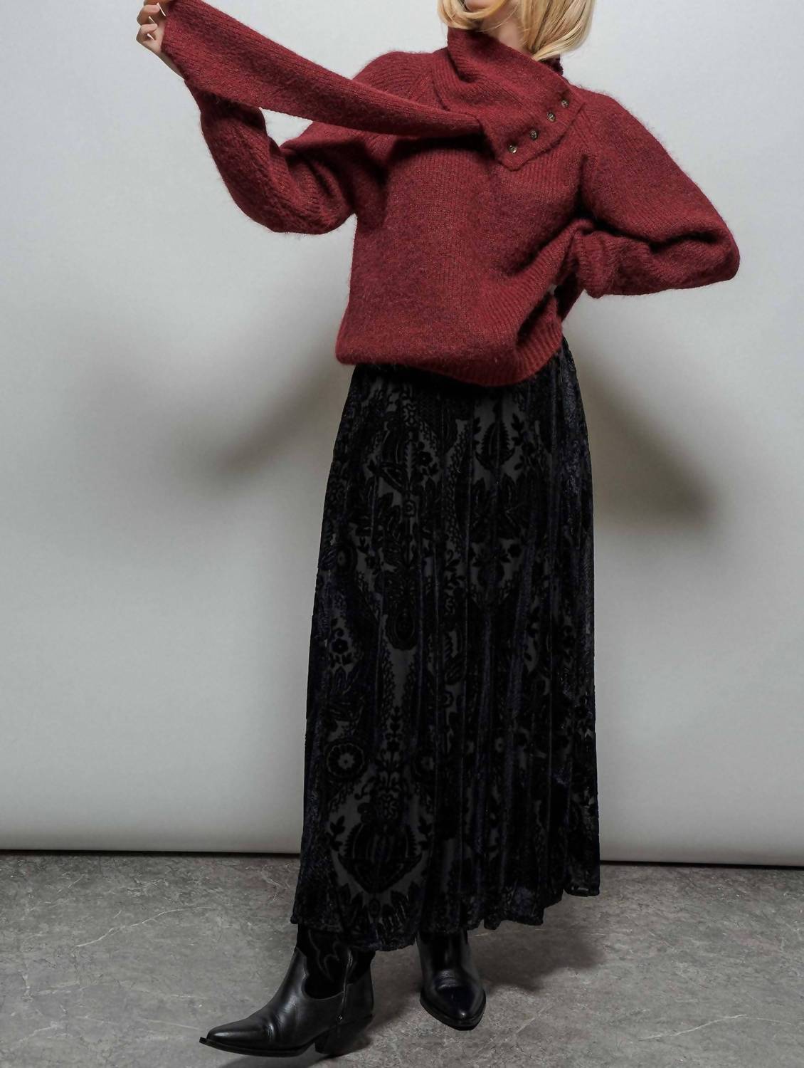 Urban Daizy - Detachable Scarf Ribbed Knit Sweater