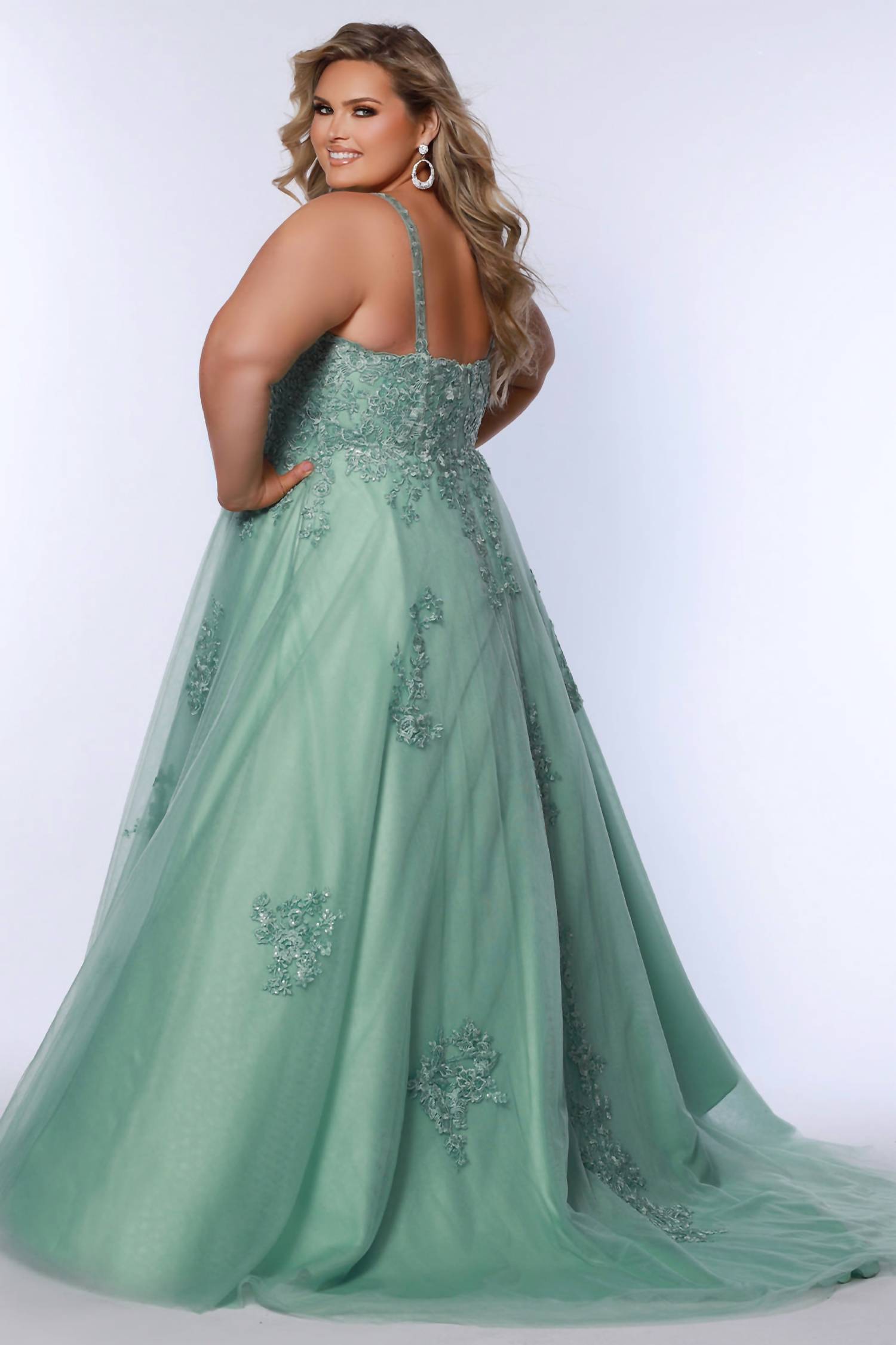 Sydney'S Closet - A-line Prom Dress With Lace
