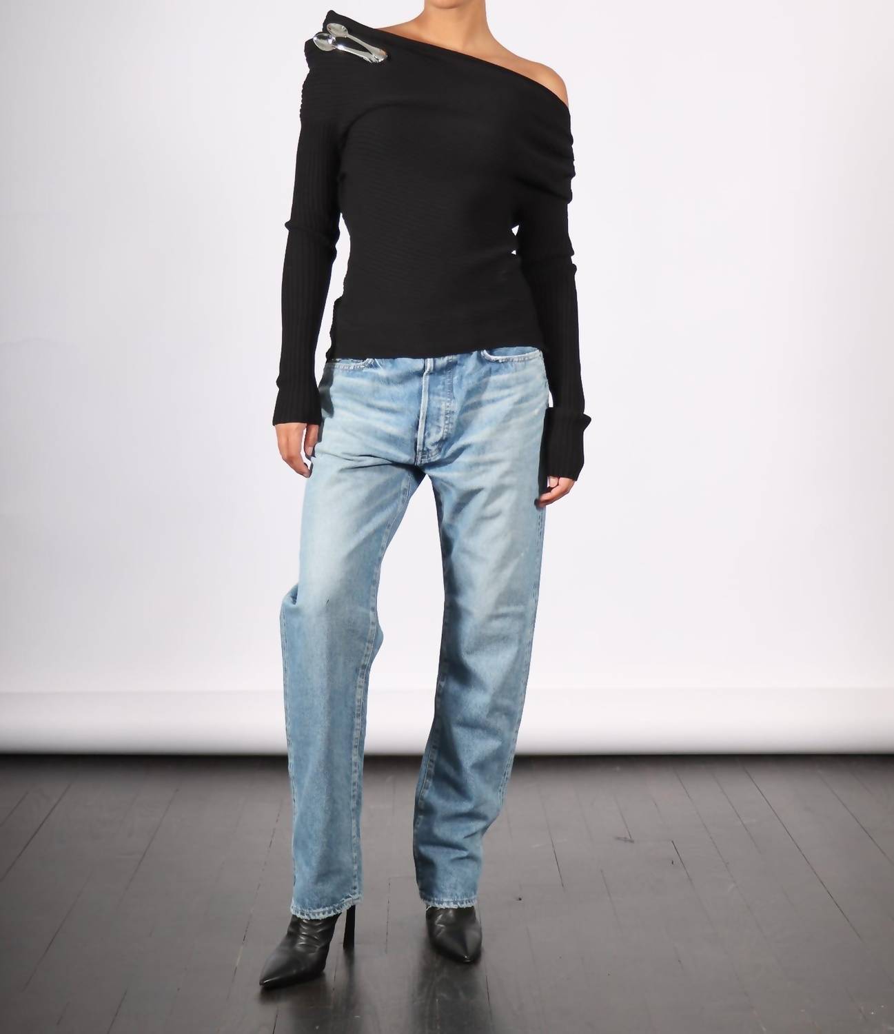 A.W.A.K.E. Mode - Off Shoulder Sweater With Spoon Brooch