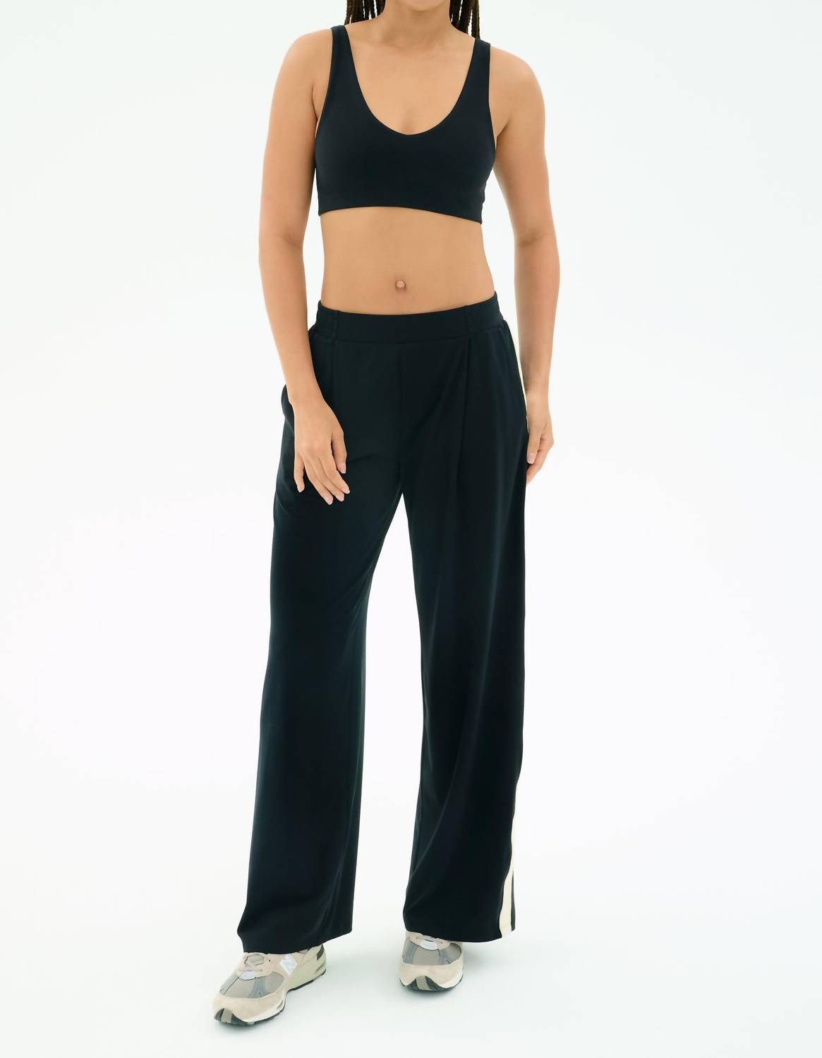 SPLITS59 Airweight Scoop Bra in black - women's intimate - view 4