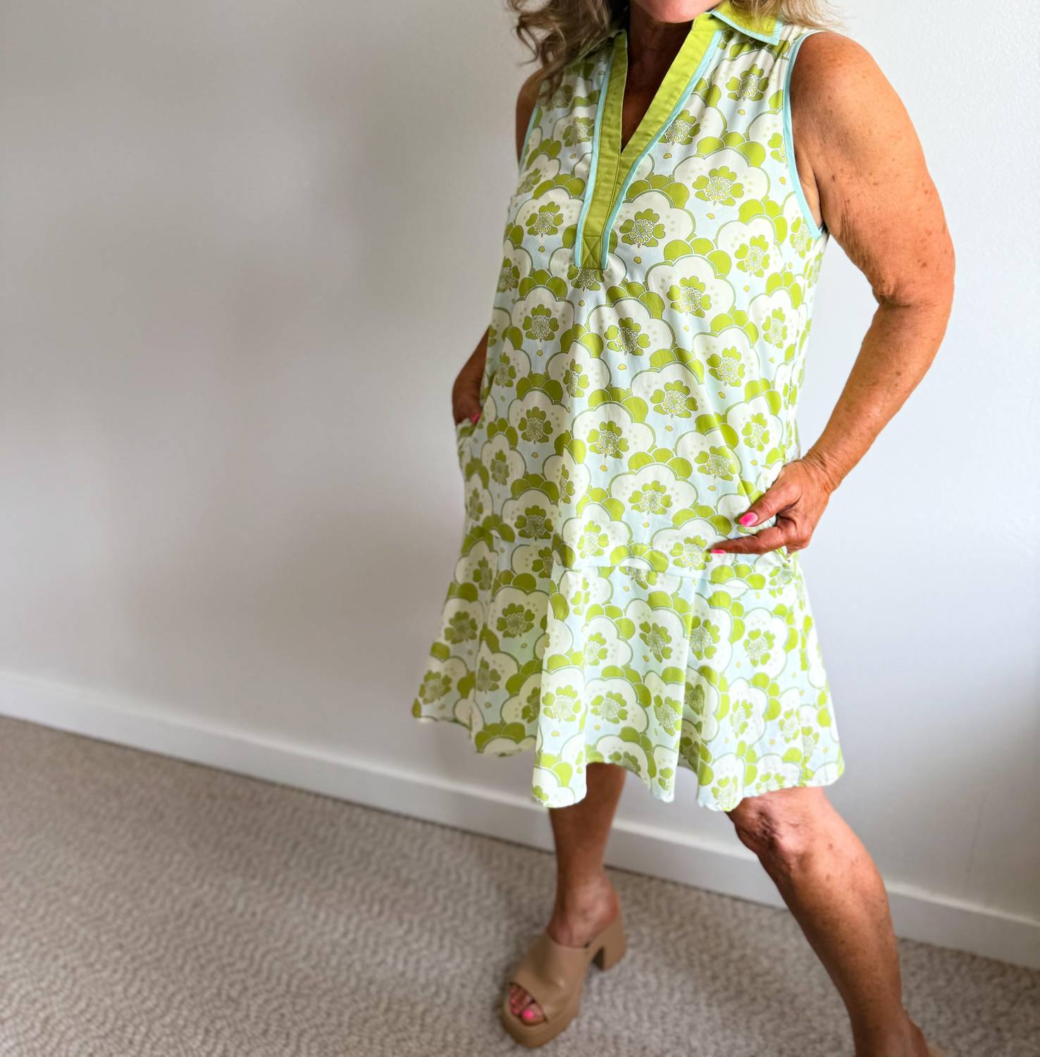 Entro - Garden Swing V-neck Mini Dress