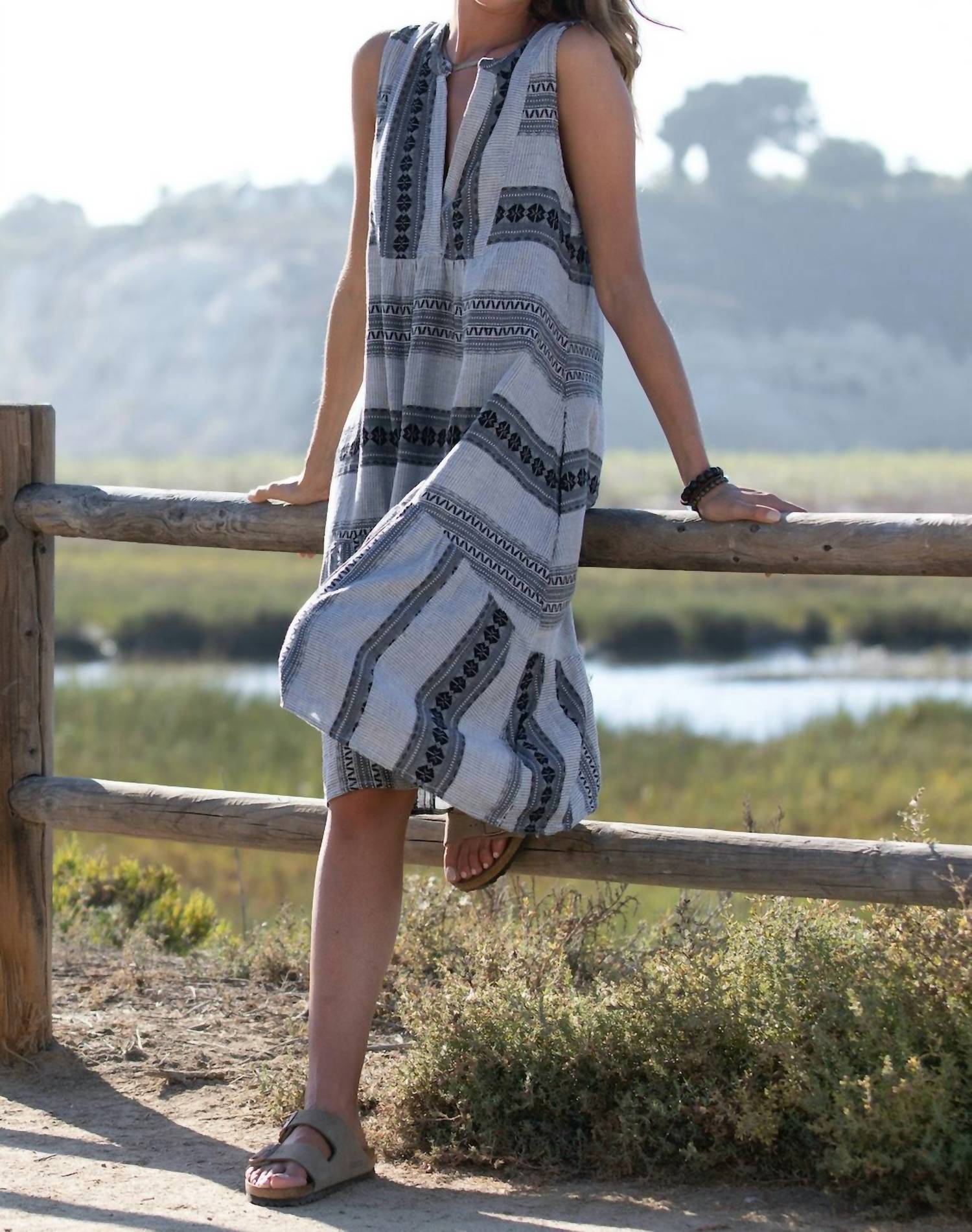 Dylan - Sleeveless Jacquard Dress