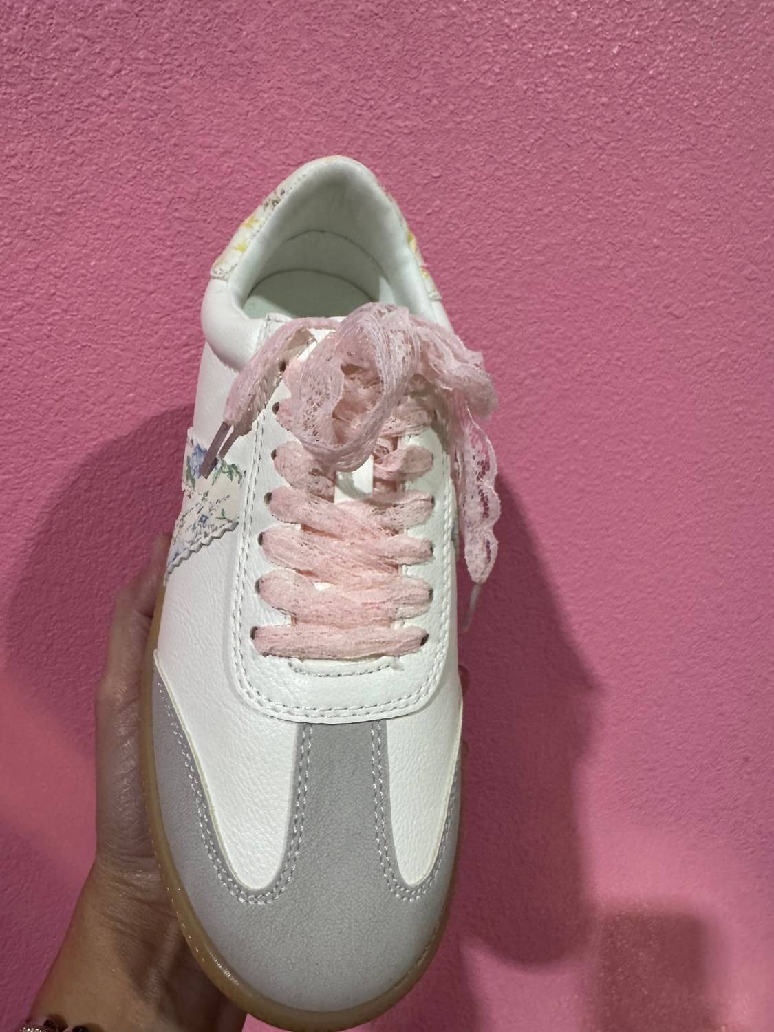 Mia - Women's Axel Sneaker