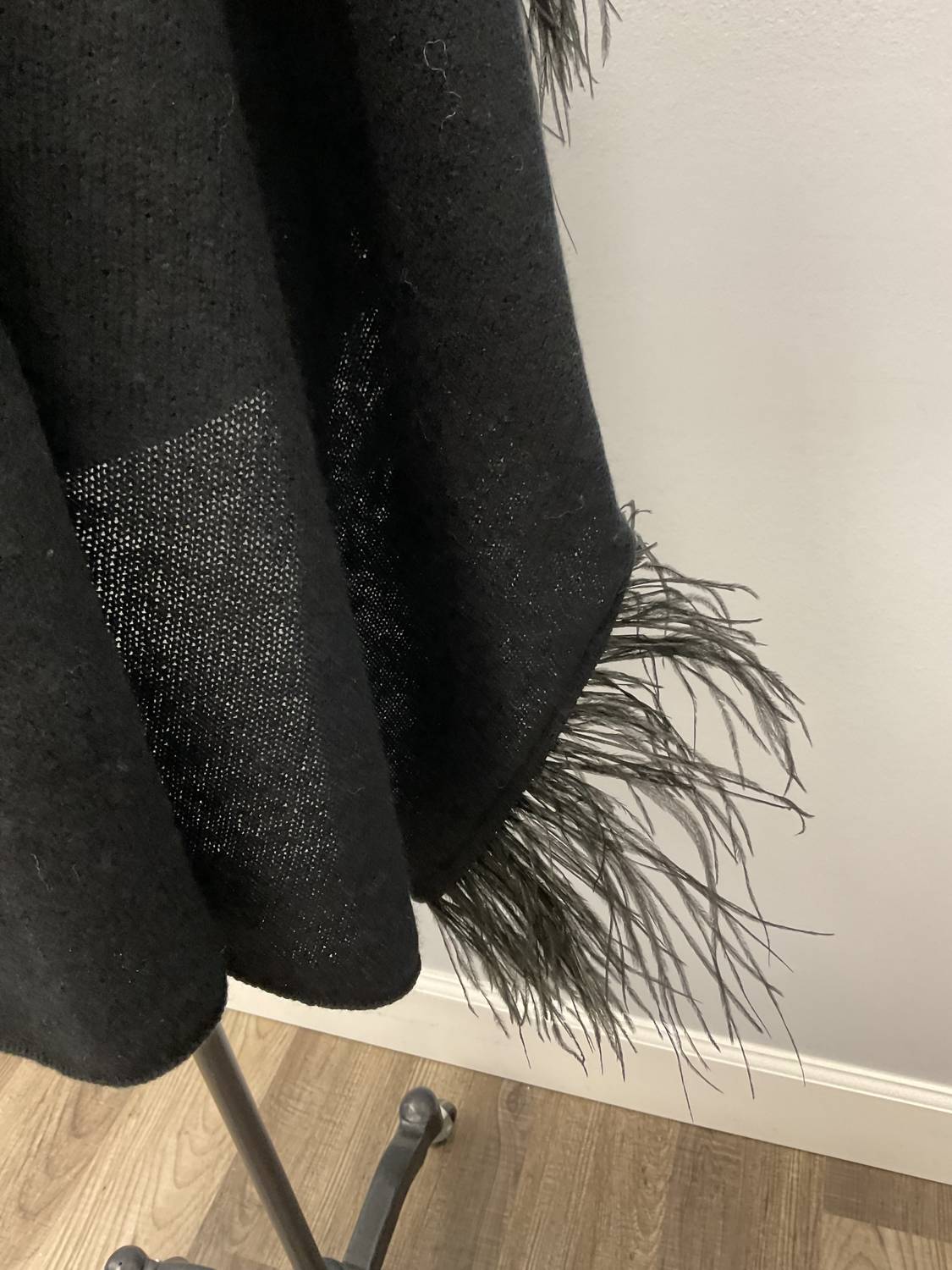 Incashmere - OSTRICH FEATHER WOOL SHAWL
