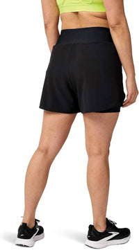 BROOKS Women's Chaser 5" Shorts in shorts in black - women's shorts - detail view
