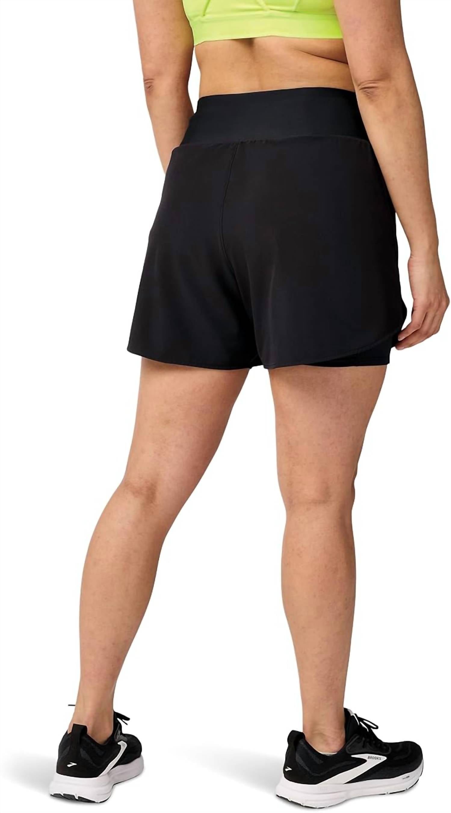BROOKS Women's Chaser 5" Shorts in shorts in black - women's shorts - detail view