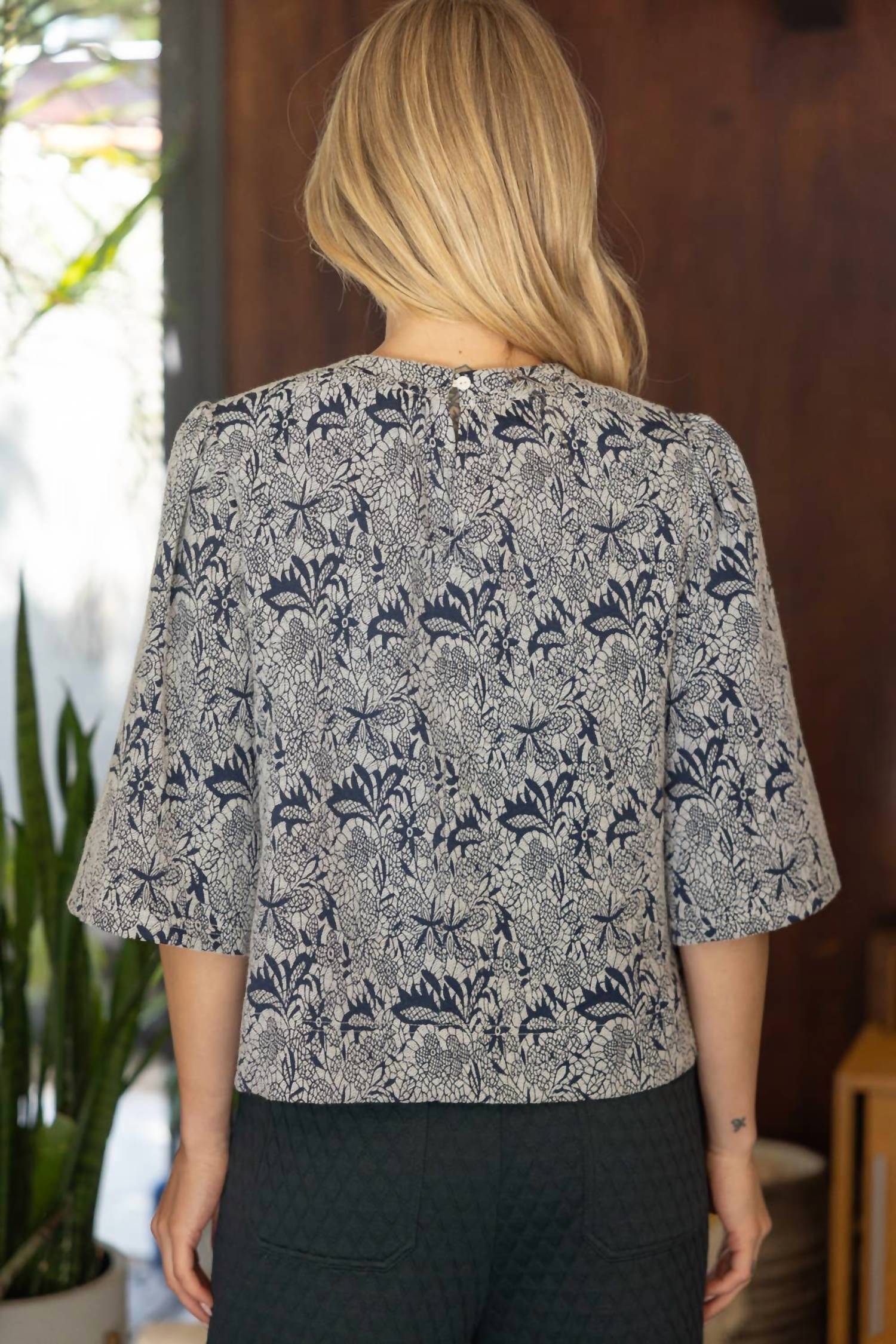 Voy - Stripe Trim Detailed Floral Half Sleeve Top