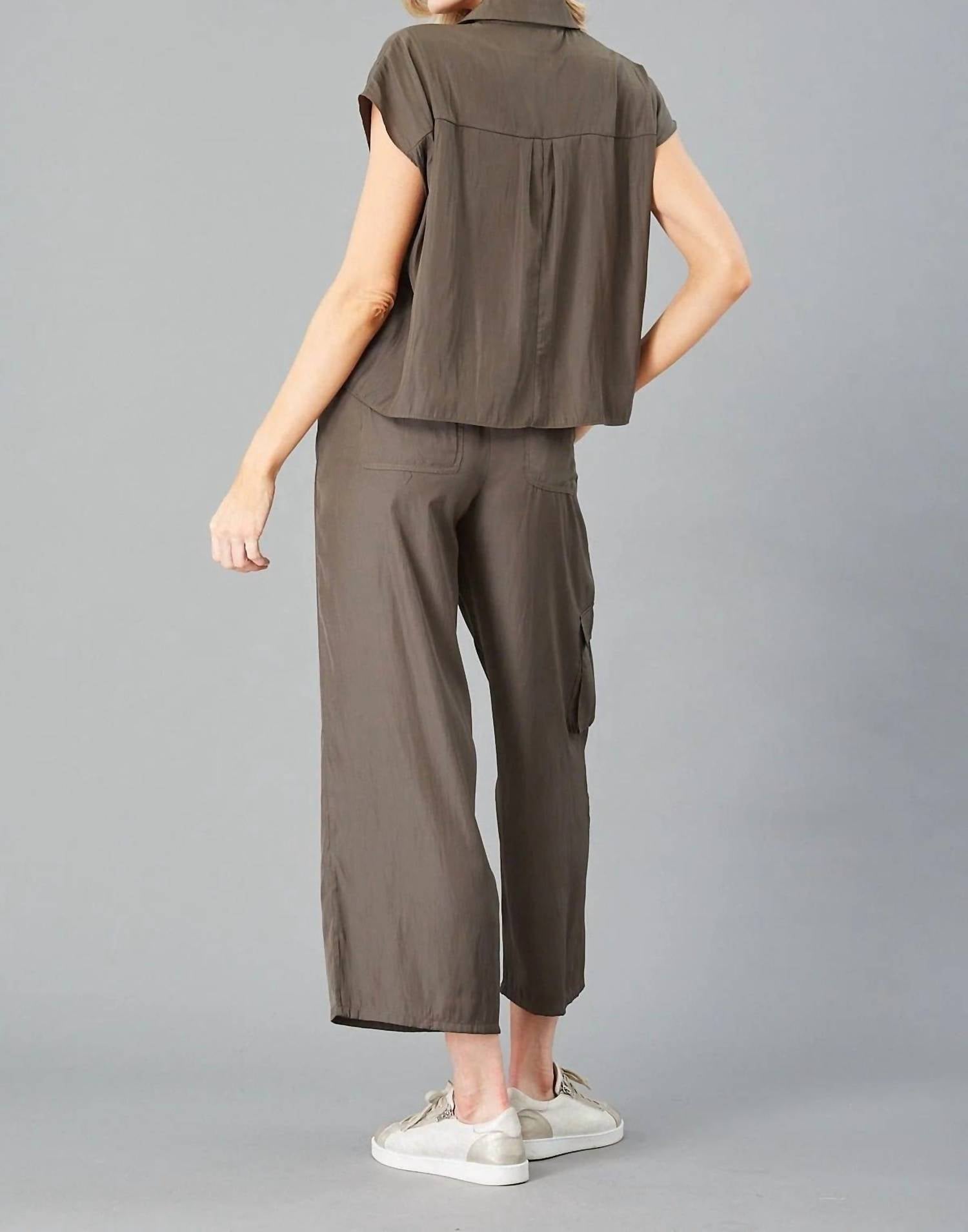 Lola & Sophie - Collar V-neck Boxy Top