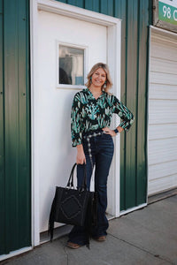 Lucky & Blessed - Cactus Bulgari V-neck Collared Western Top
