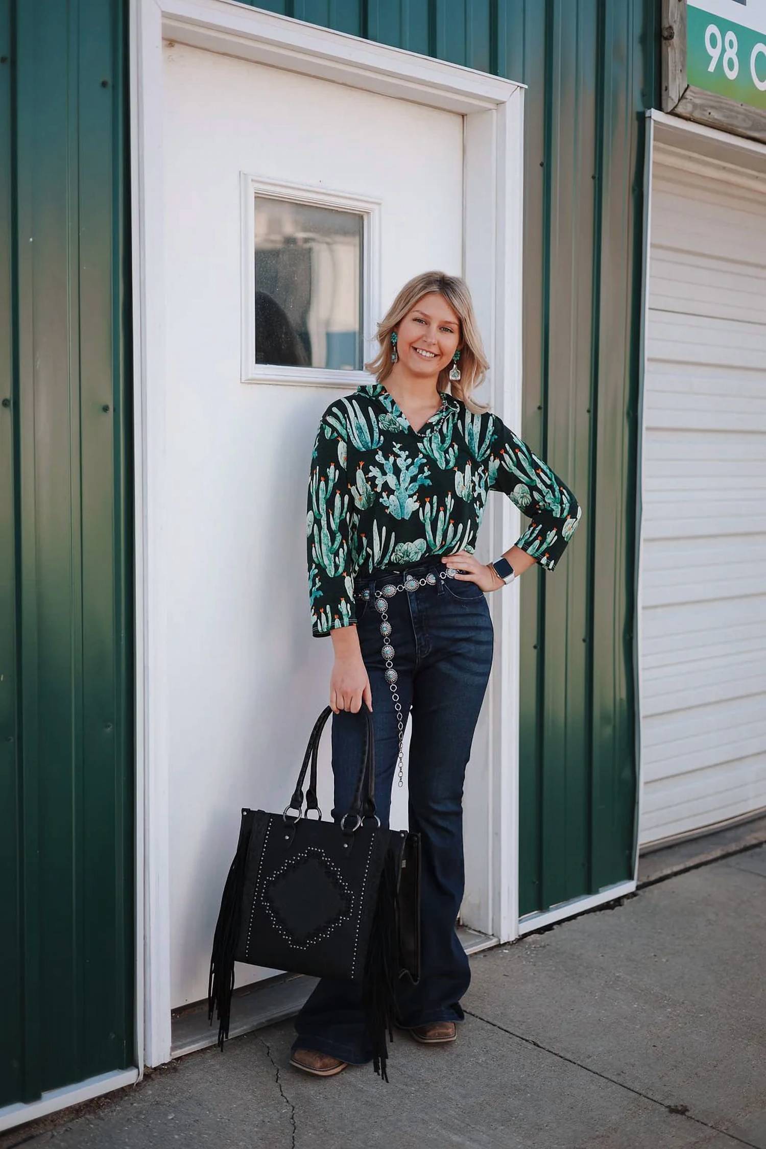 Lucky & Blessed - Cactus Bulgari V-neck Collared Western Top