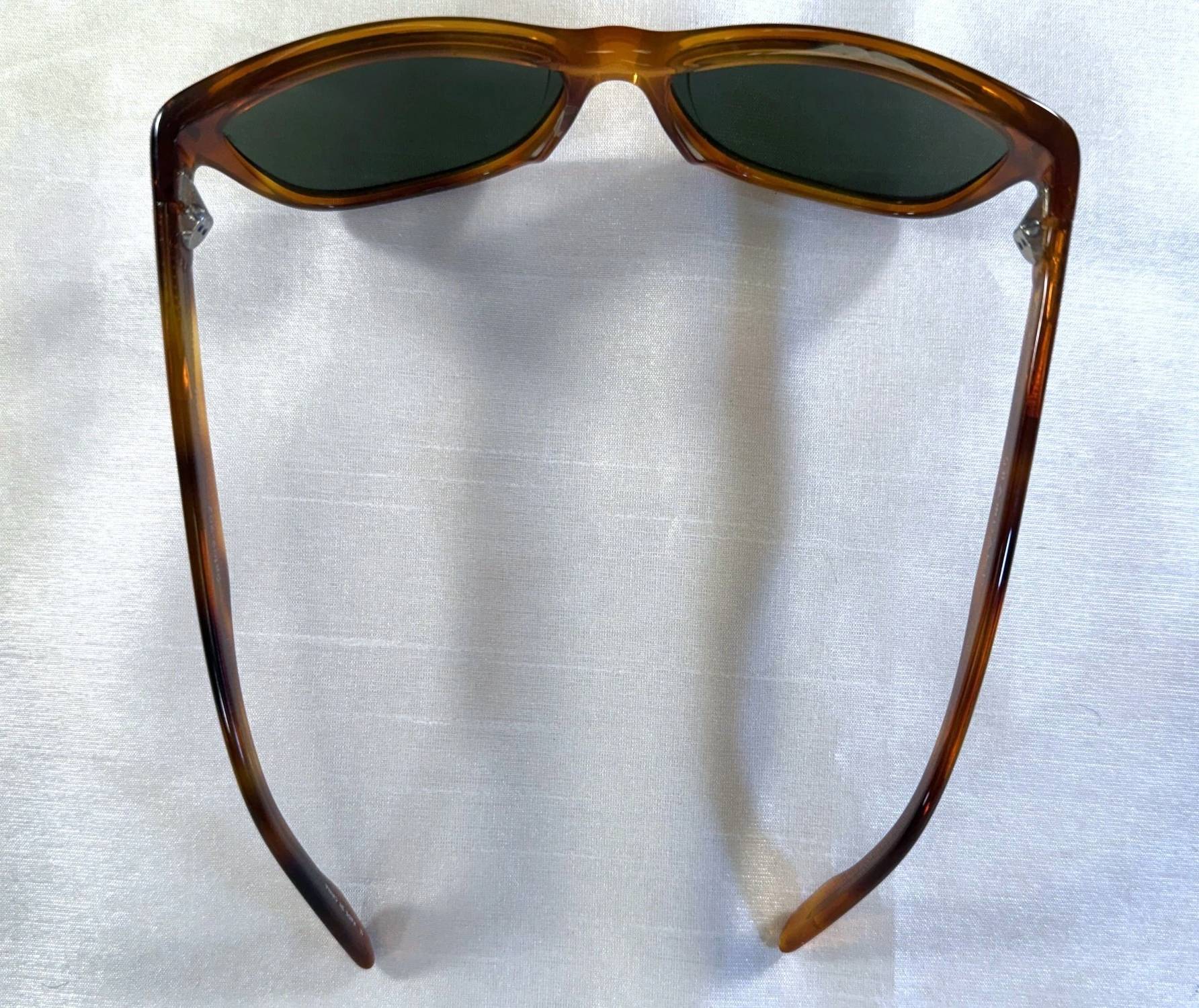 Ivi Vision - Unisex Standard Sunglasses