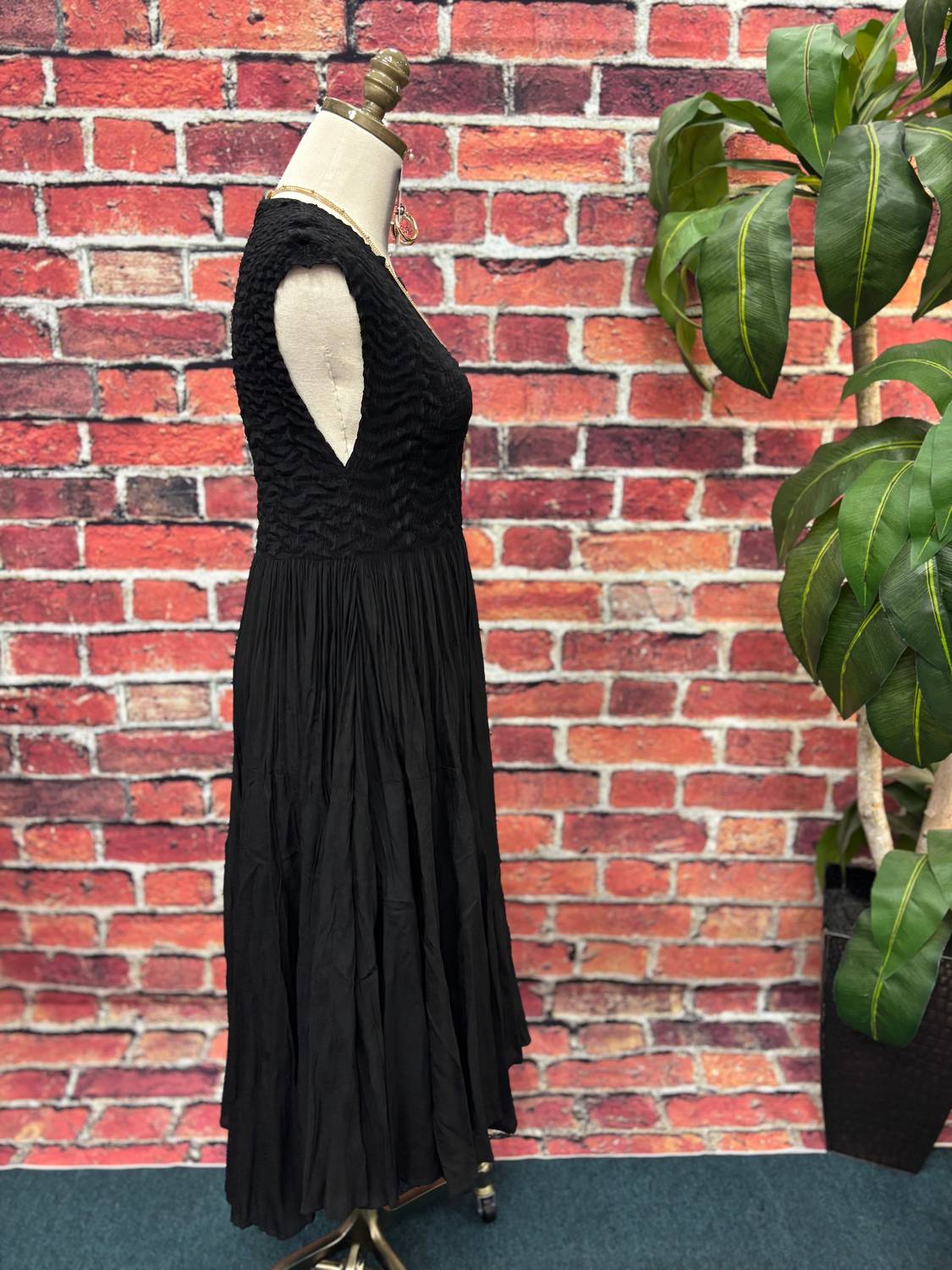 Vanite Couture - Women's Rejoyce Pleated Midi Dress