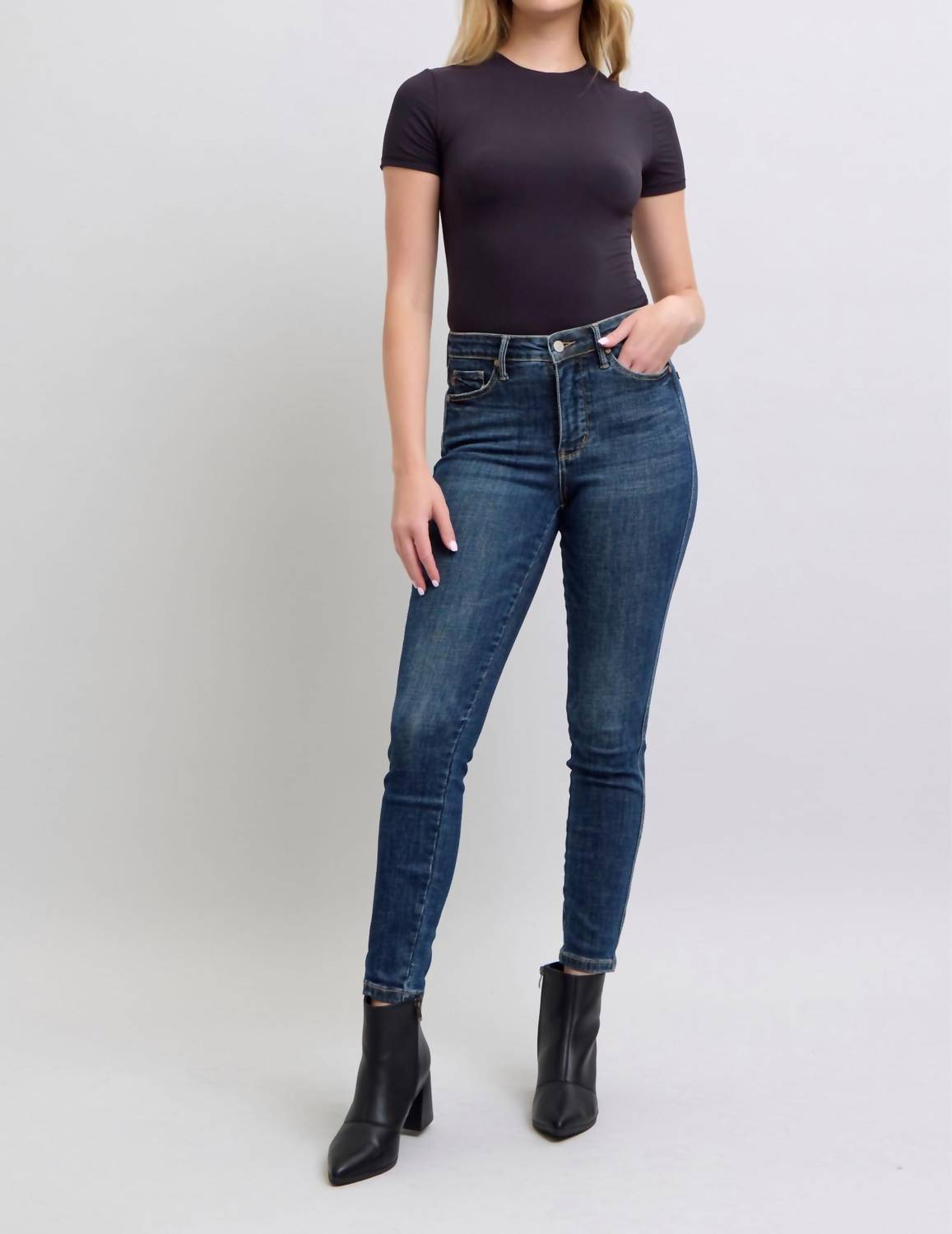 Judy Blue - Mid Rise Tummy Vintage Wash Skinny Jeans