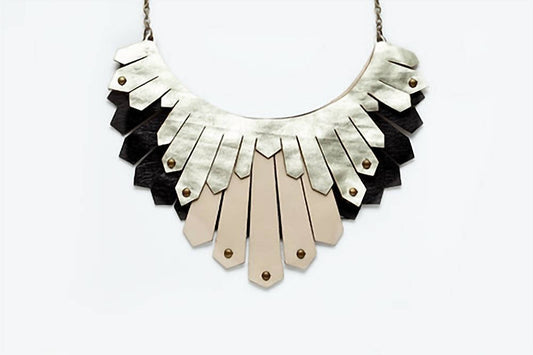 Avenue Chic - Women's Collar Torcaza Necklace