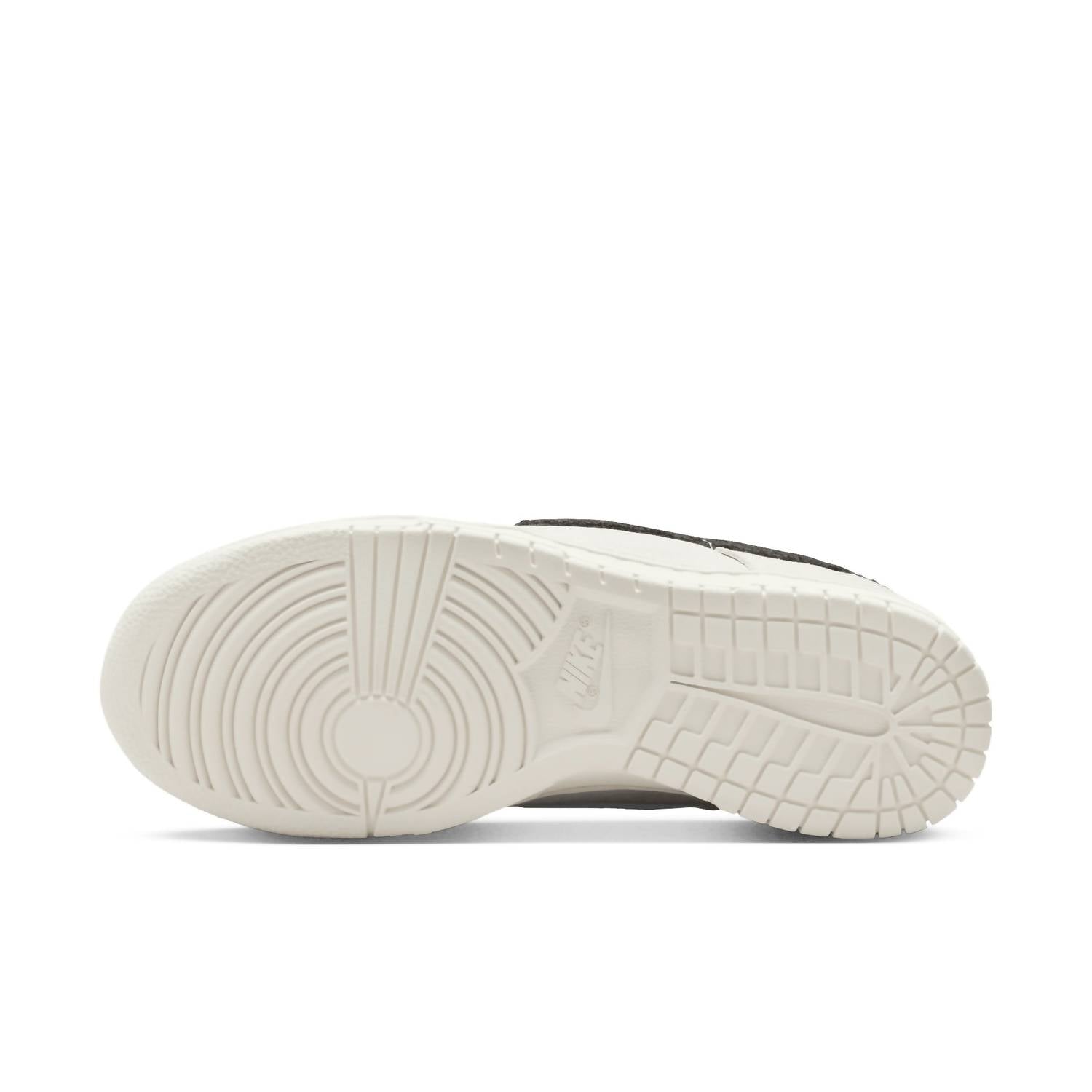 Nike - Women's Dunk Low Se Sneakers