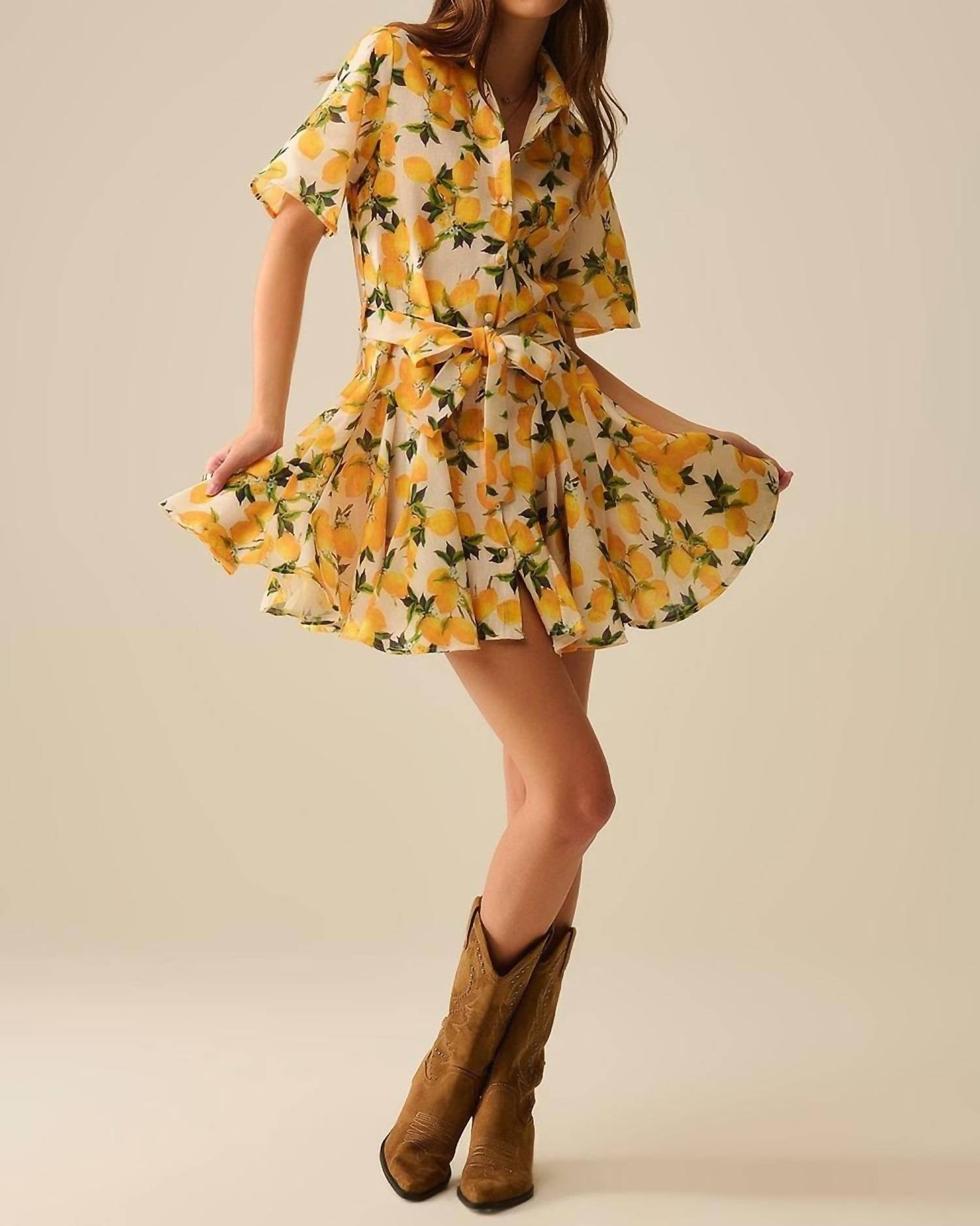 Q2 - Romantic Dress With Waistband And Lemon Print And Short Sleeves
