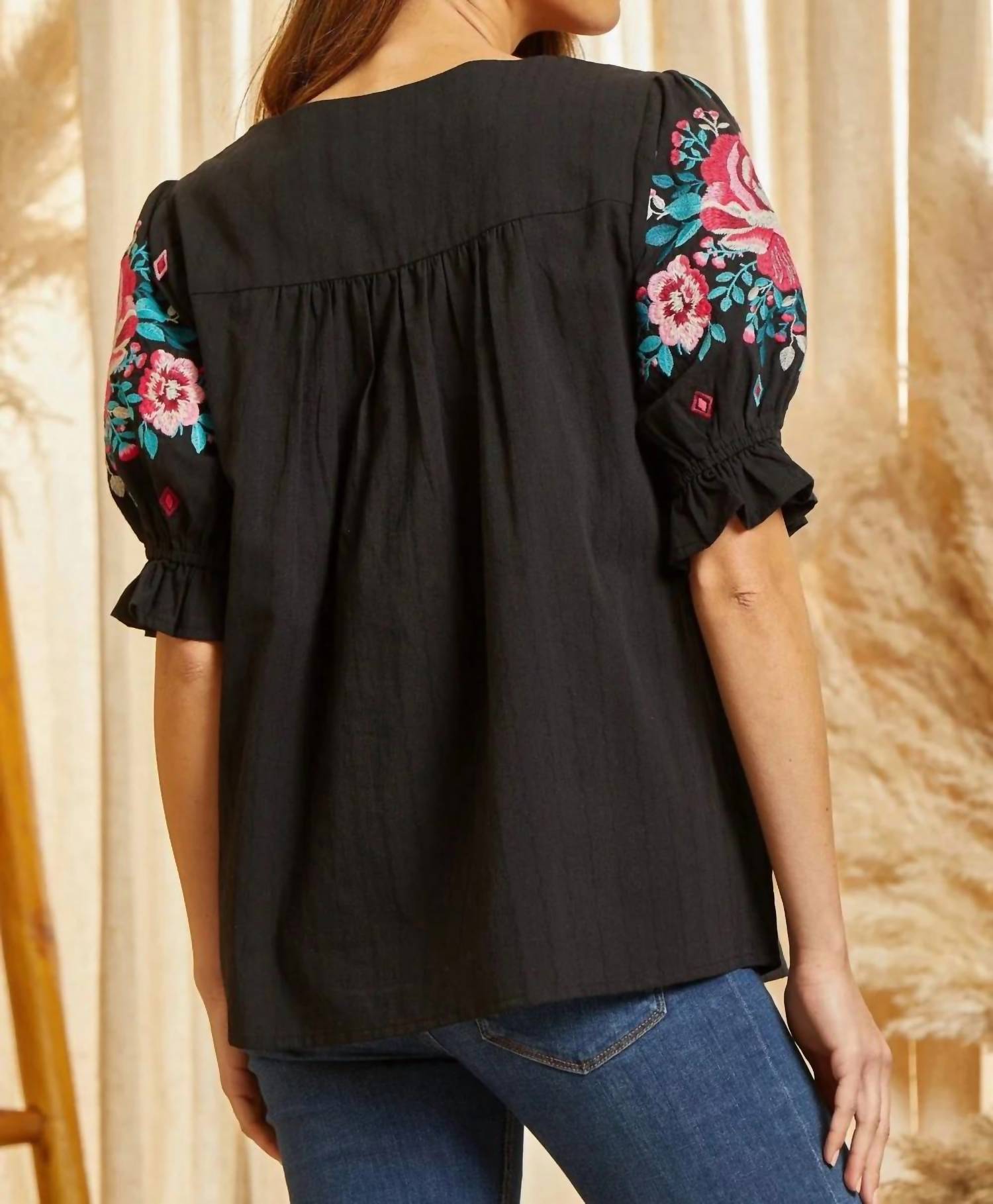 Andree By Unit - Embroidered Peasant Top Plus