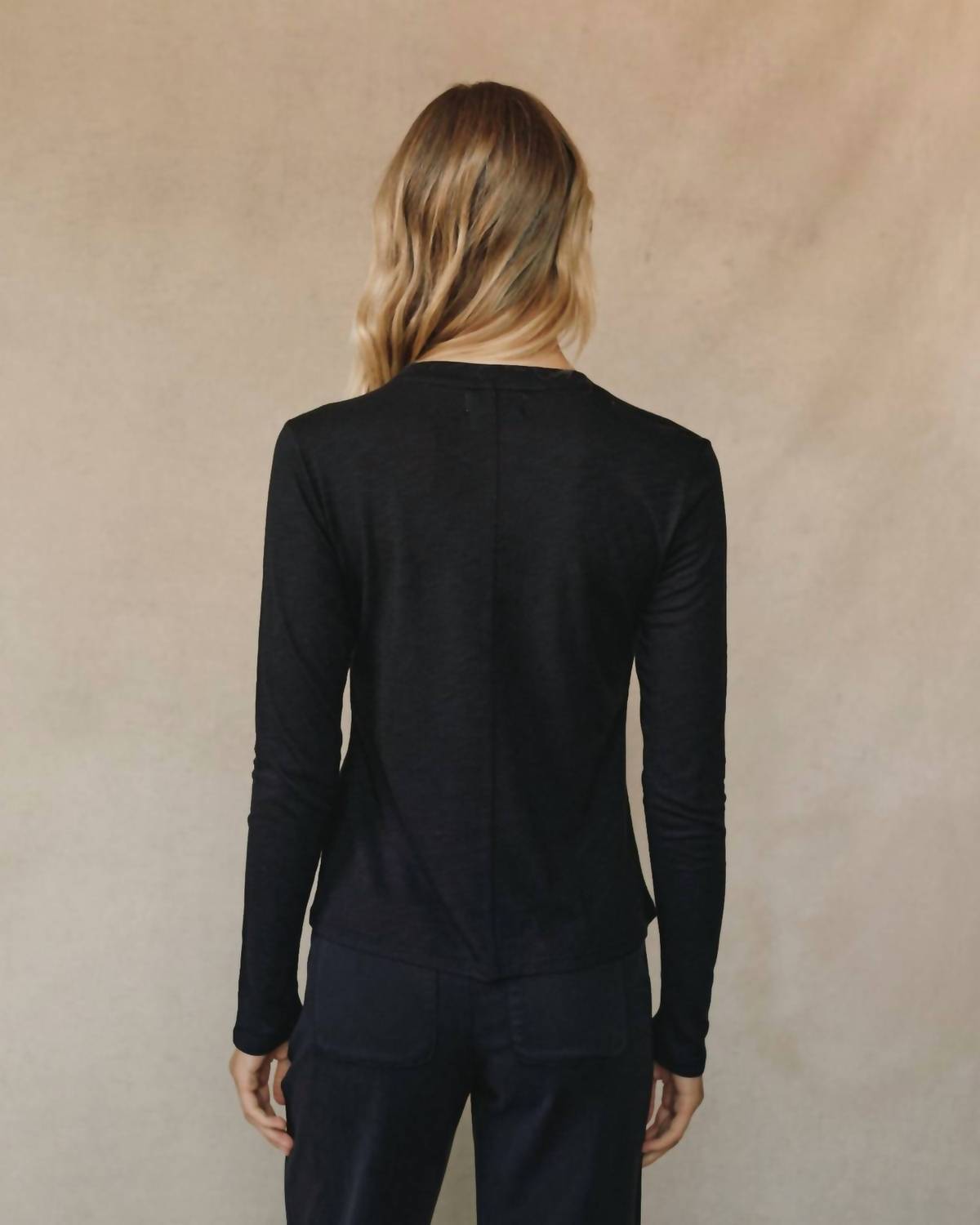 Bella Dahl Long Sleeve Crew Neck T-shirt in black - women's long sleeve top - detail view