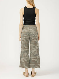 Silver Jeans Co - Suki Mid Rise Cropped Wide Leg Jeans