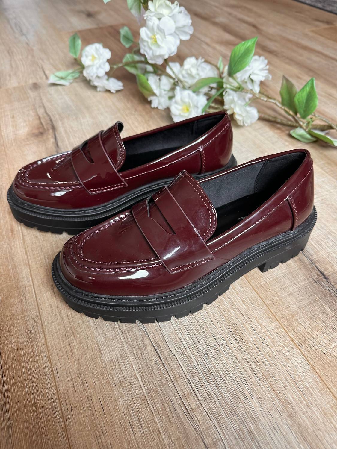 SODA Women's Eureka Loafer in burgundy - women's flats