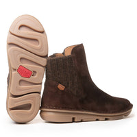 SILKEN BOOT
