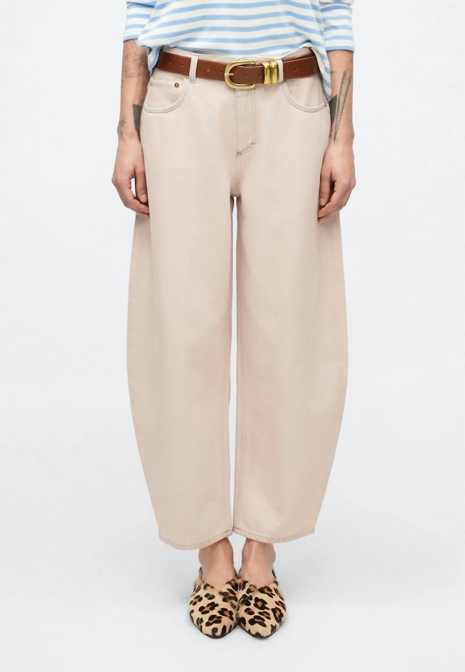 CLOSED Jazzie Barrel Jeans in blush pink - women's jeans - detail view