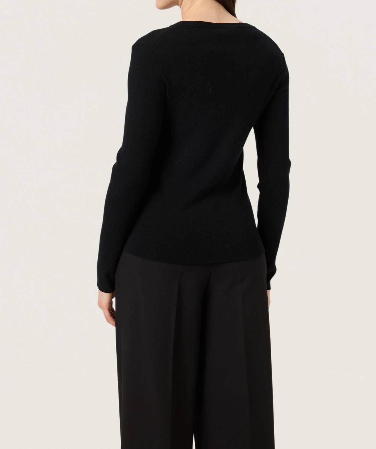 Soaked In Luxury - Sina Round Neck Slim Fit Pullover