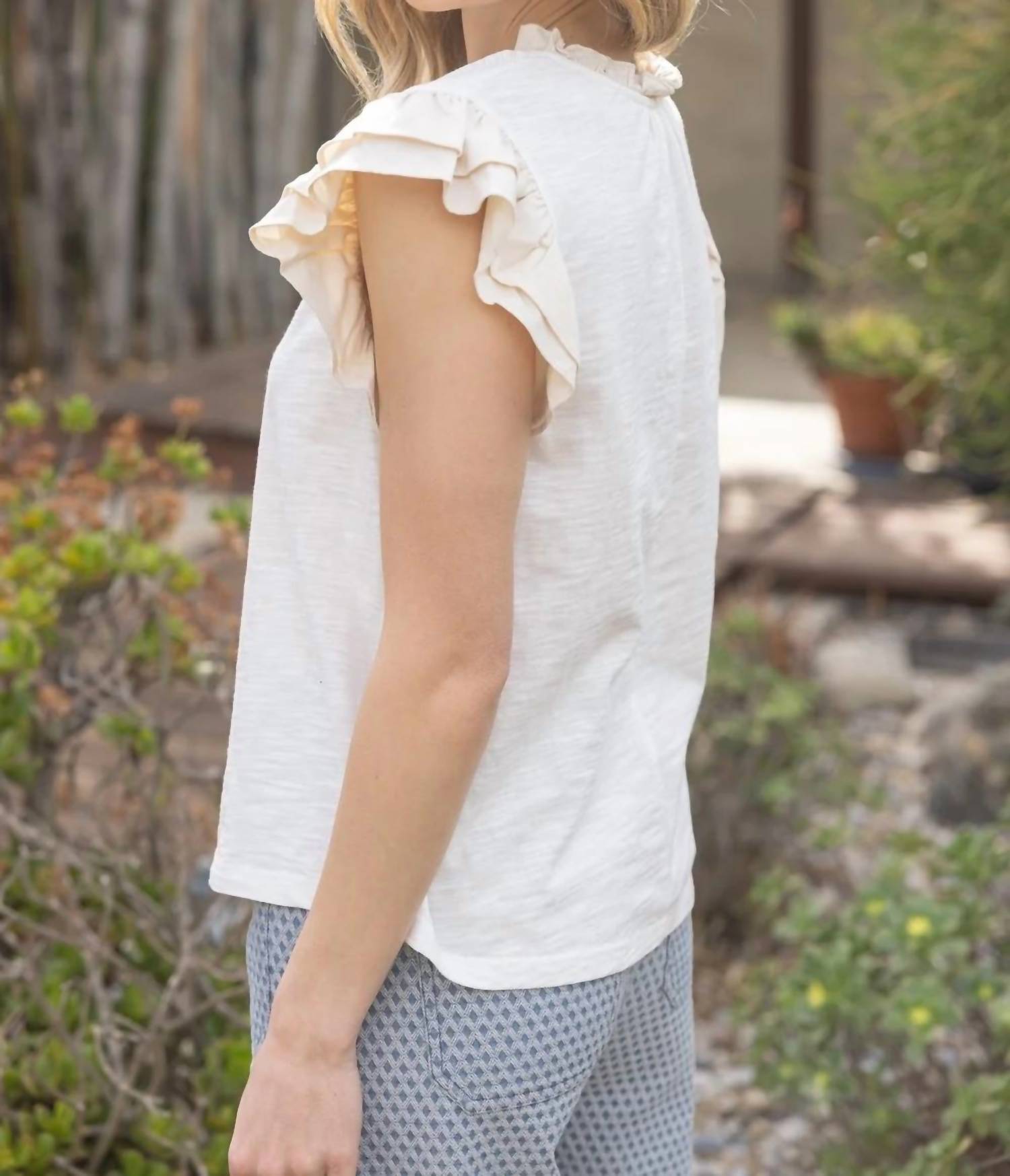 Voy - Ruffle Sleeve Knit Top