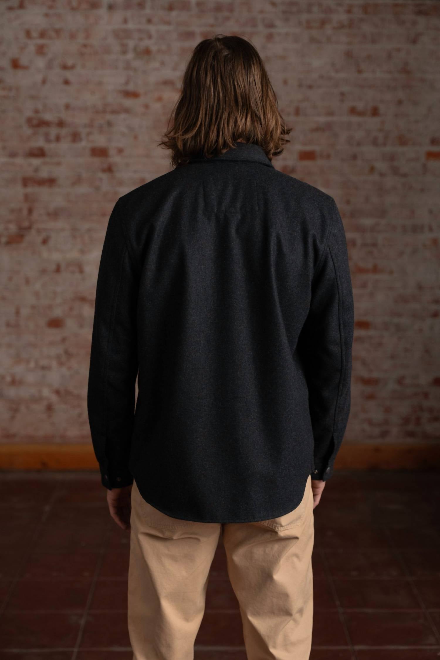 Iron & Resin Men's Reef Shirt in anthracite - men's shirt - detail view