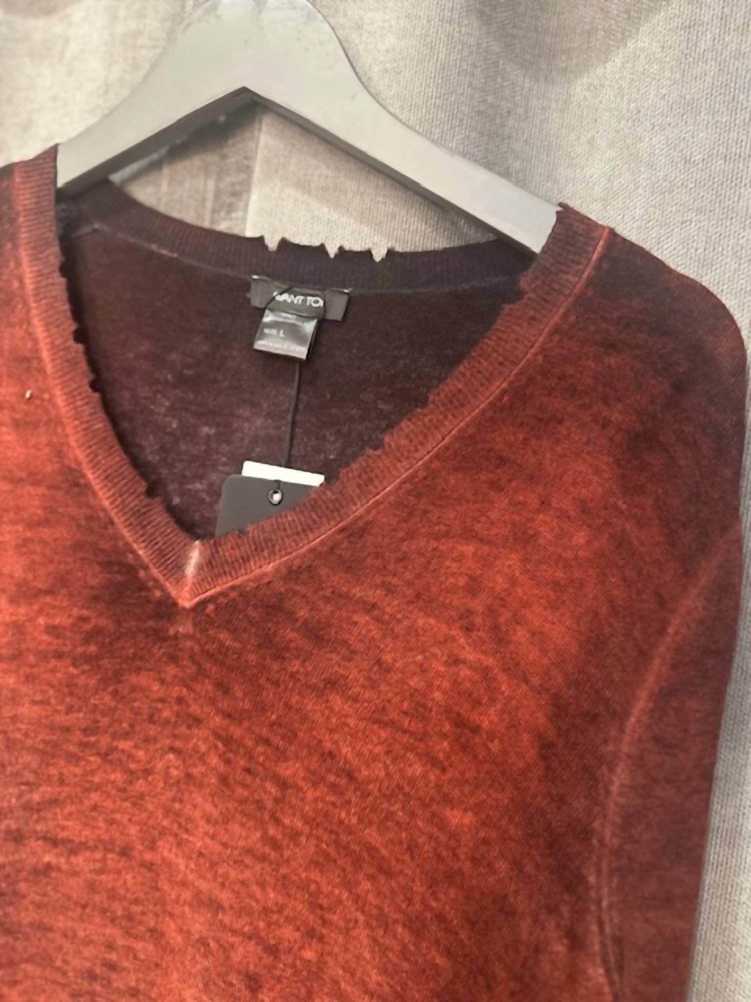 Avant Toi Women's Cashmere Jumper in bordeaux - women's sweater - detail view