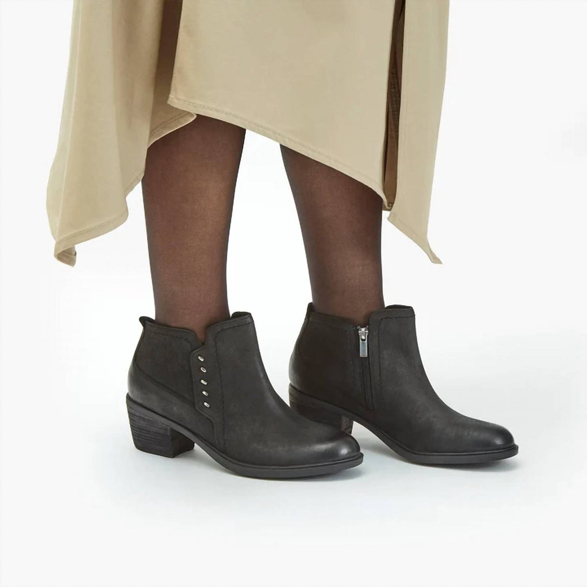 Clarks - Women's Neva Lo Ankle Boots