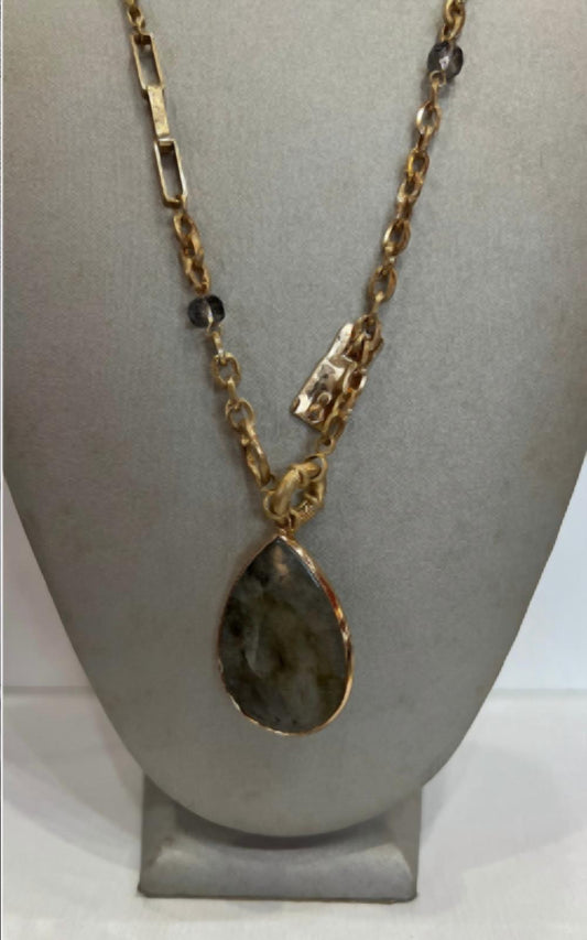 Saachi - Long Stoned Necklace