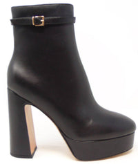 LOLA CRUZ Women's Bolbec Heeled Boot in black - women's shoe - detail view
