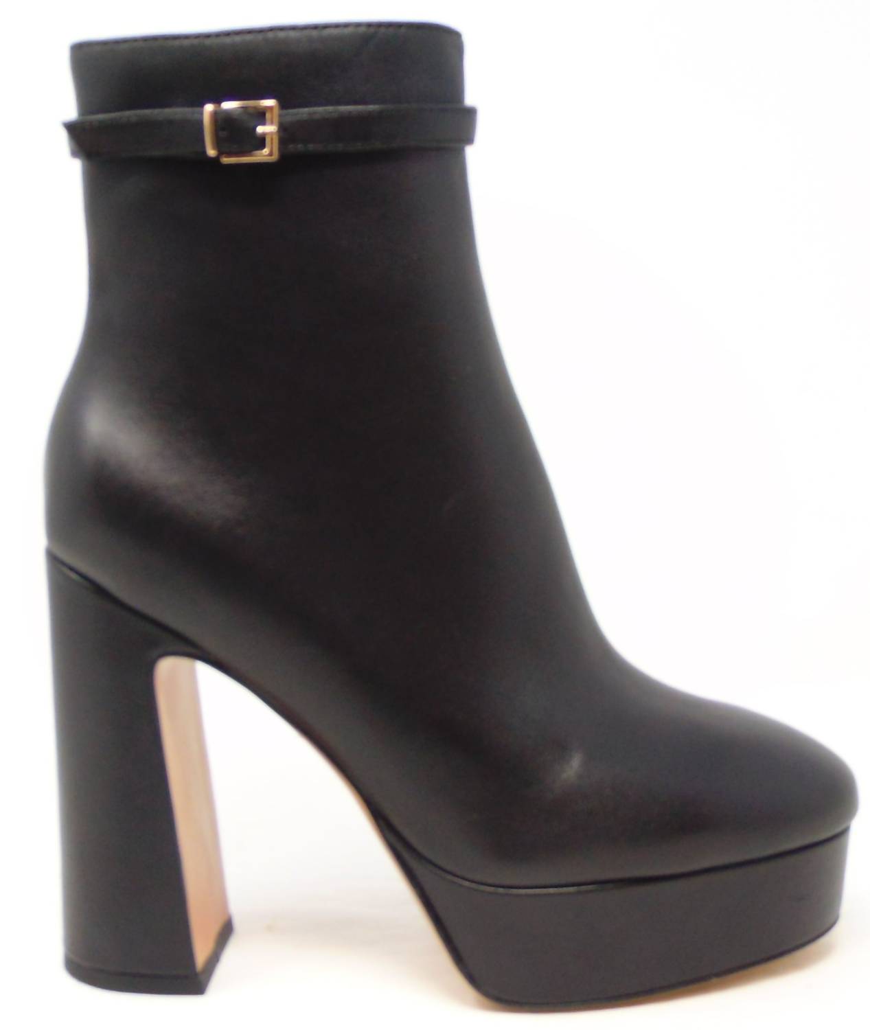 LOLA CRUZ Women's Bolbec Heeled Boot in black - women's shoe - detail view