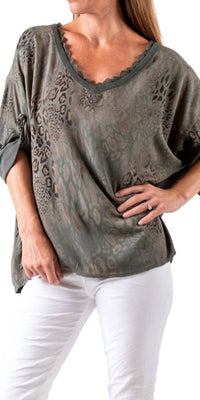 Gigi Moda - Lara V-neck Blouse
