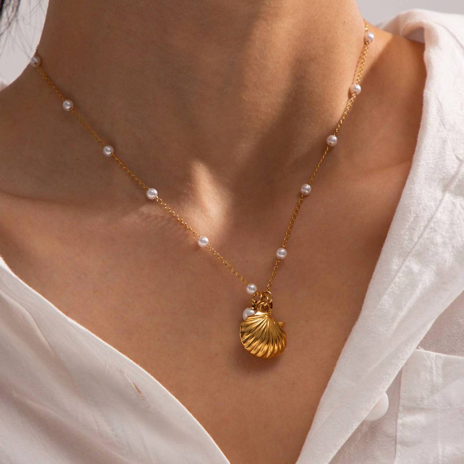 Accity - Women's Shell Charm Necklace