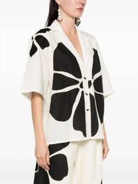 Cala de la Cruz Sydney Top in camelliabw - women's shirt - detail view