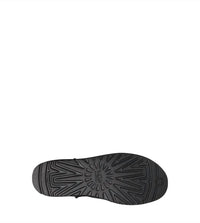 Ugg - Men's Classic Mini Bomber Boots