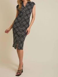 Gilli - Collared Sleeveless Button Down Plaid Midi Dress