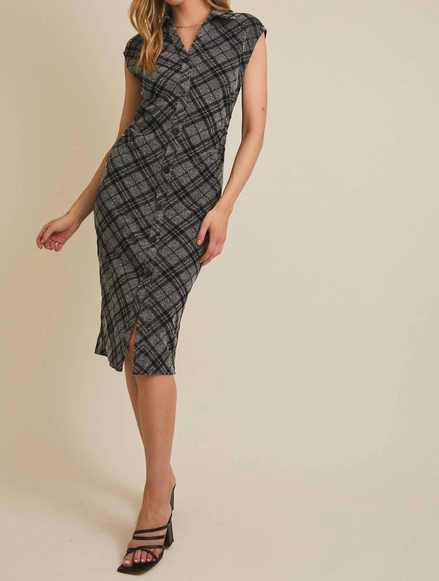 Gilli - Collared Sleeveless Button Down Plaid Midi Dress