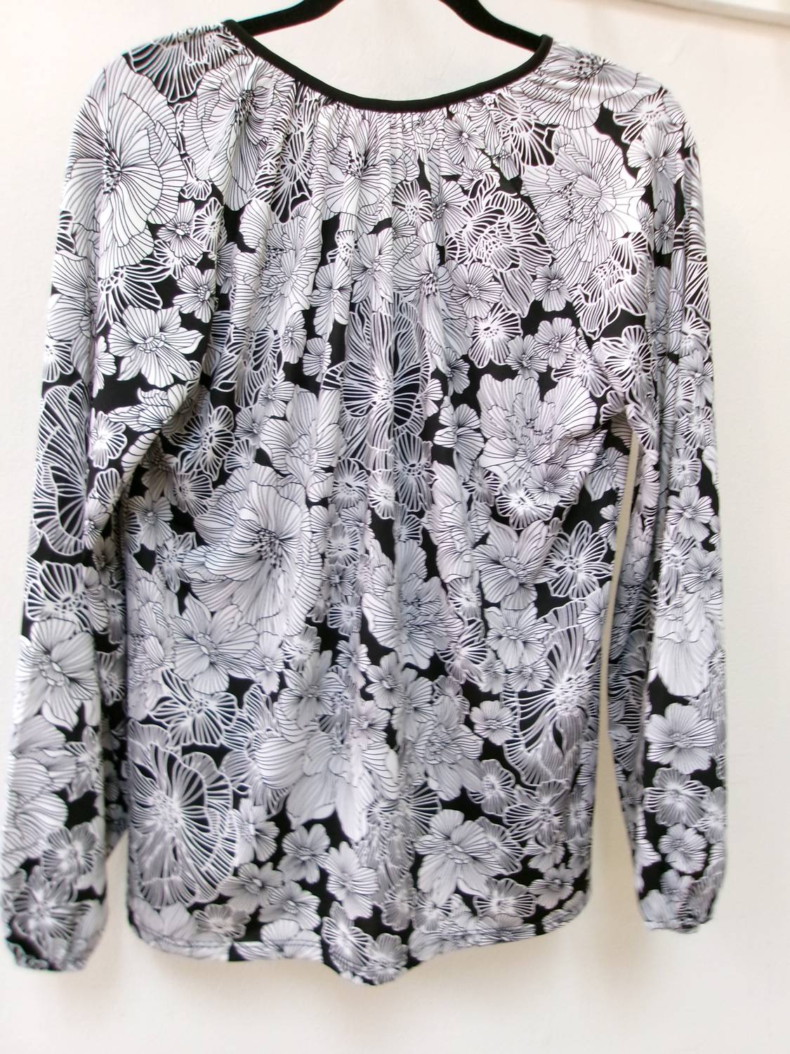 Keren Hart - Women's Long Sleeve Blouse