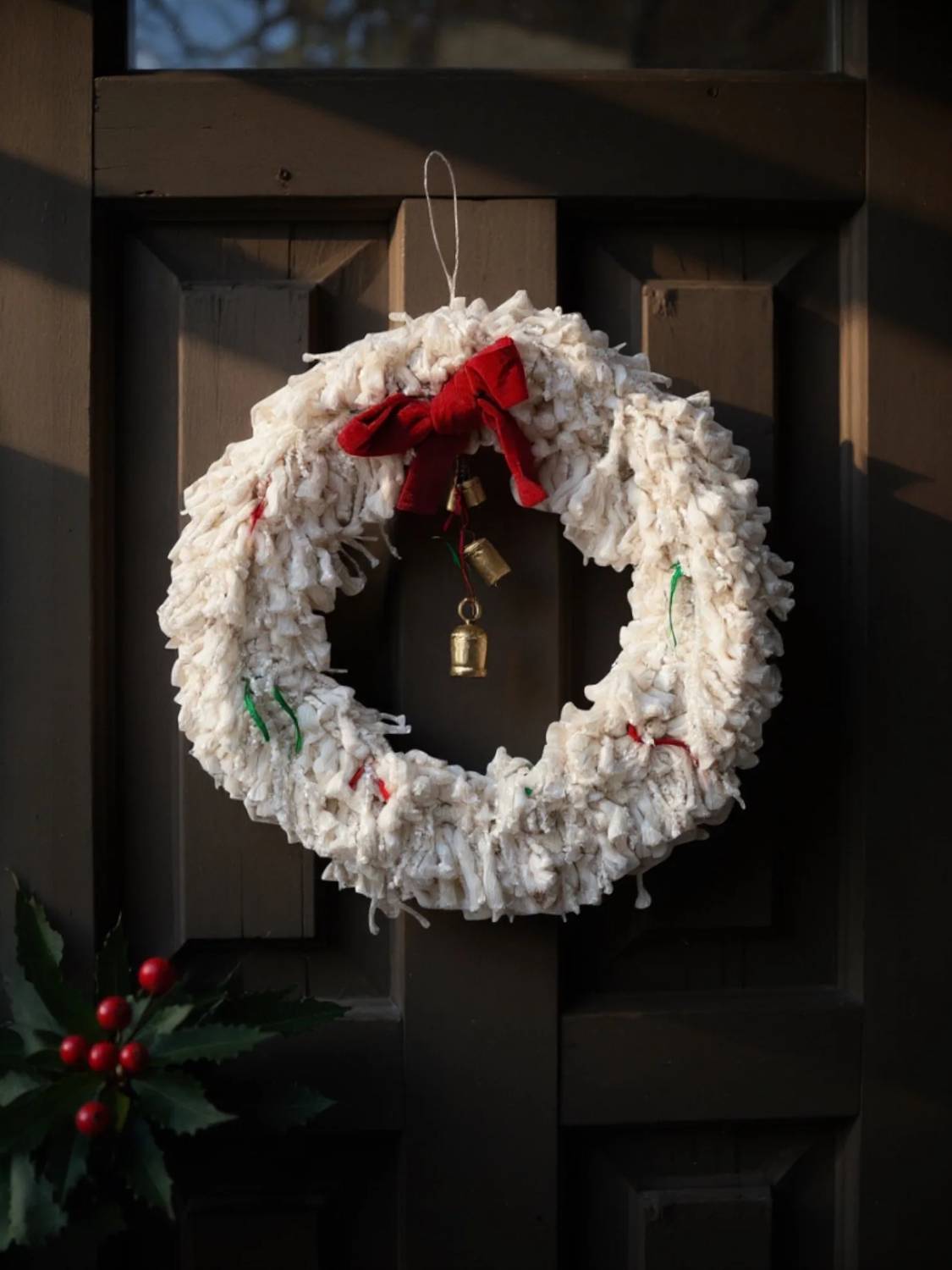 Creative Co-Op - Handmade Yarn Wreath With Bow And Bells