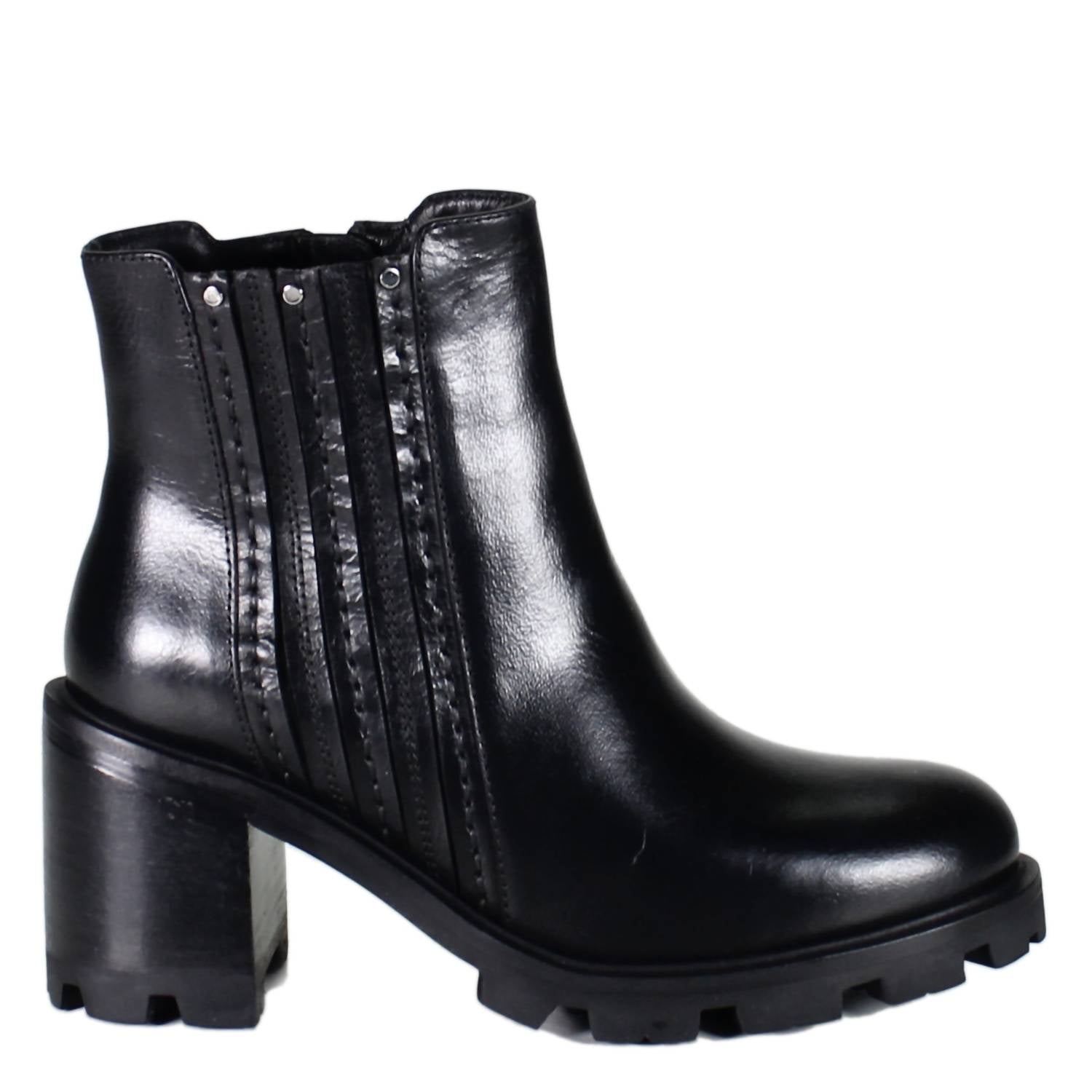 Diba True - Women's Spice Berry Chelsea Boot