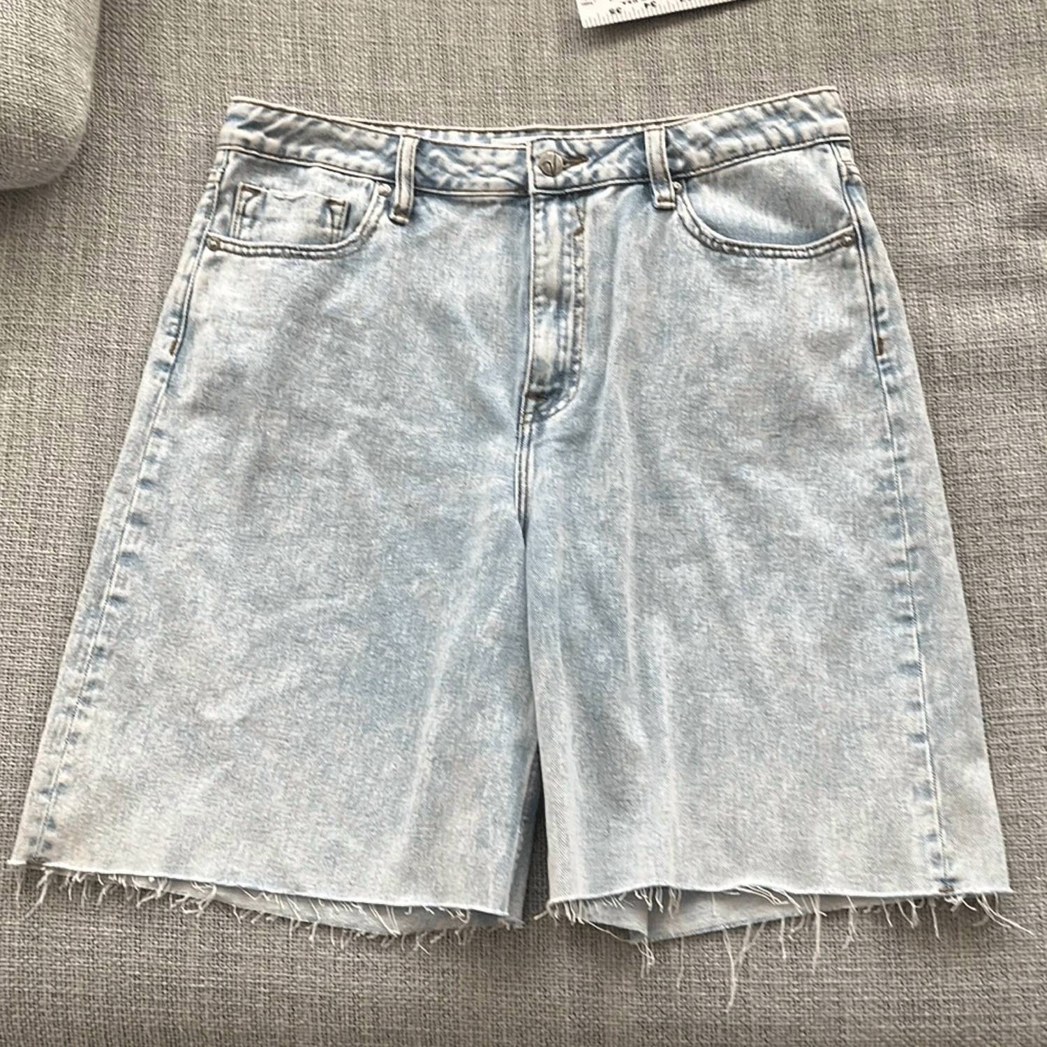 Vigoss - Bermuda Cut Off Denim Shorts
