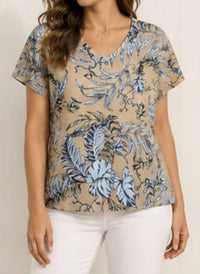 Keren Hart - V-neck Short Sleeve Tee