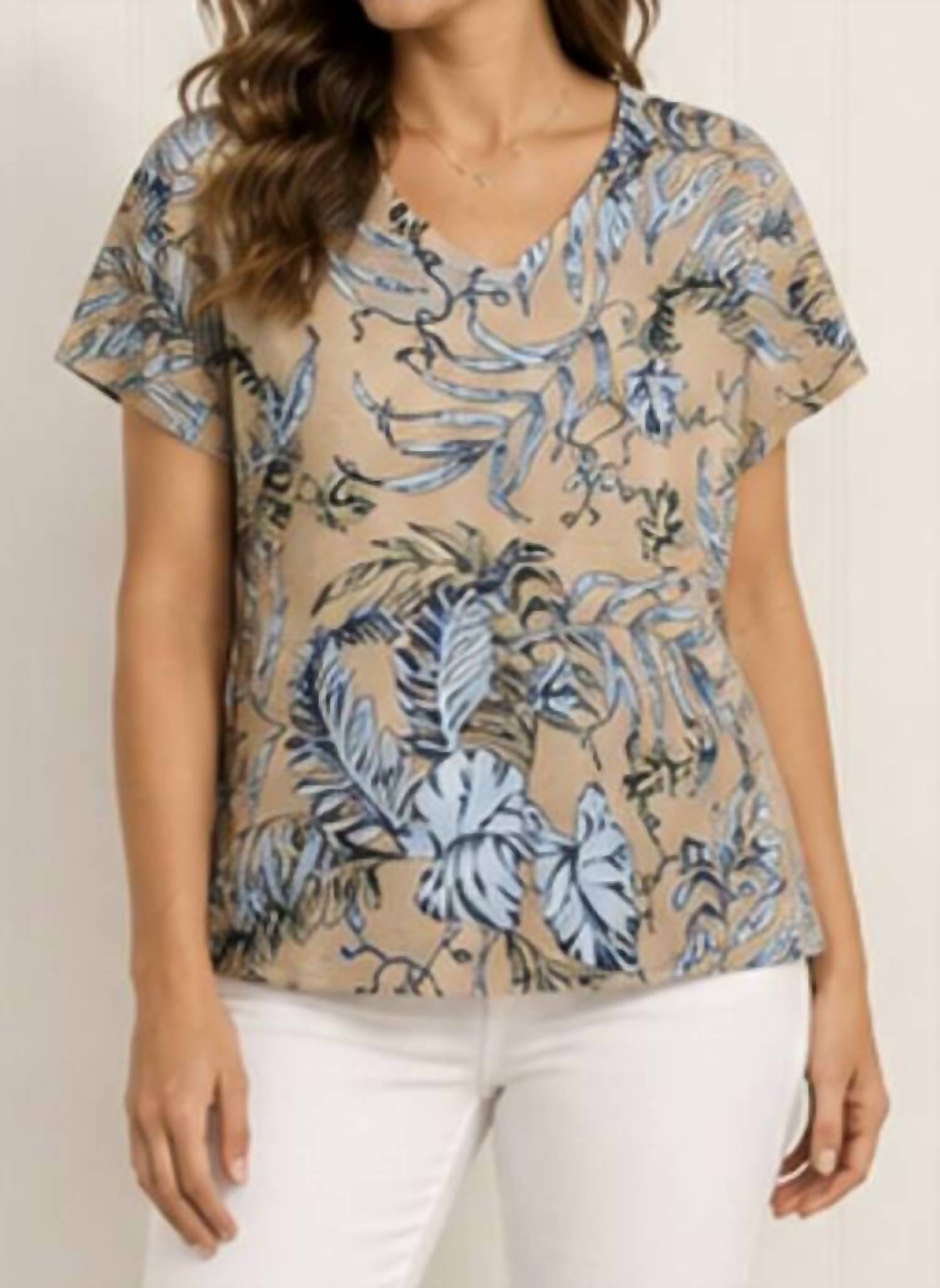 Keren Hart - V-neck Short Sleeve Tee