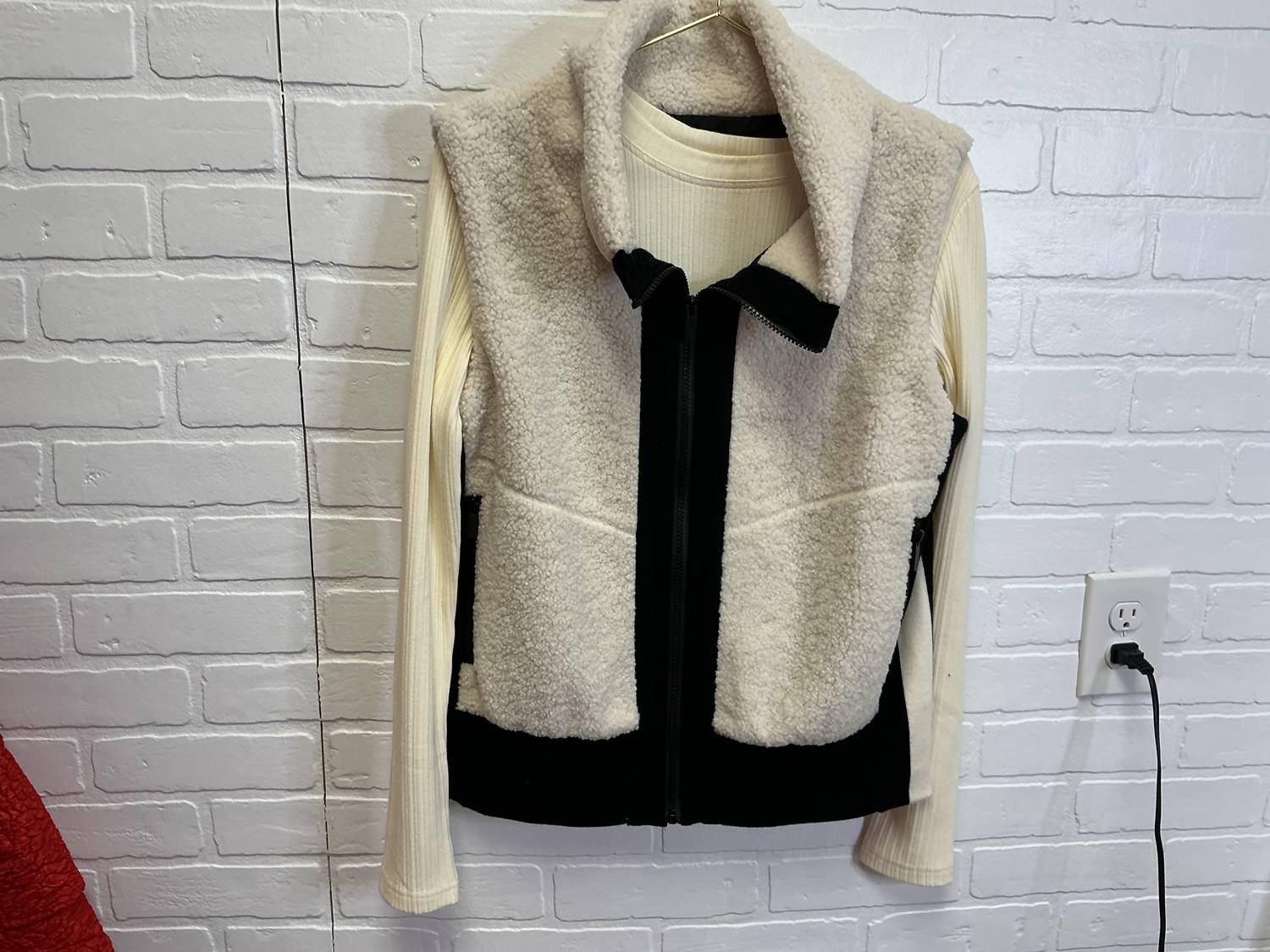 Elan - Women's Zip up vest