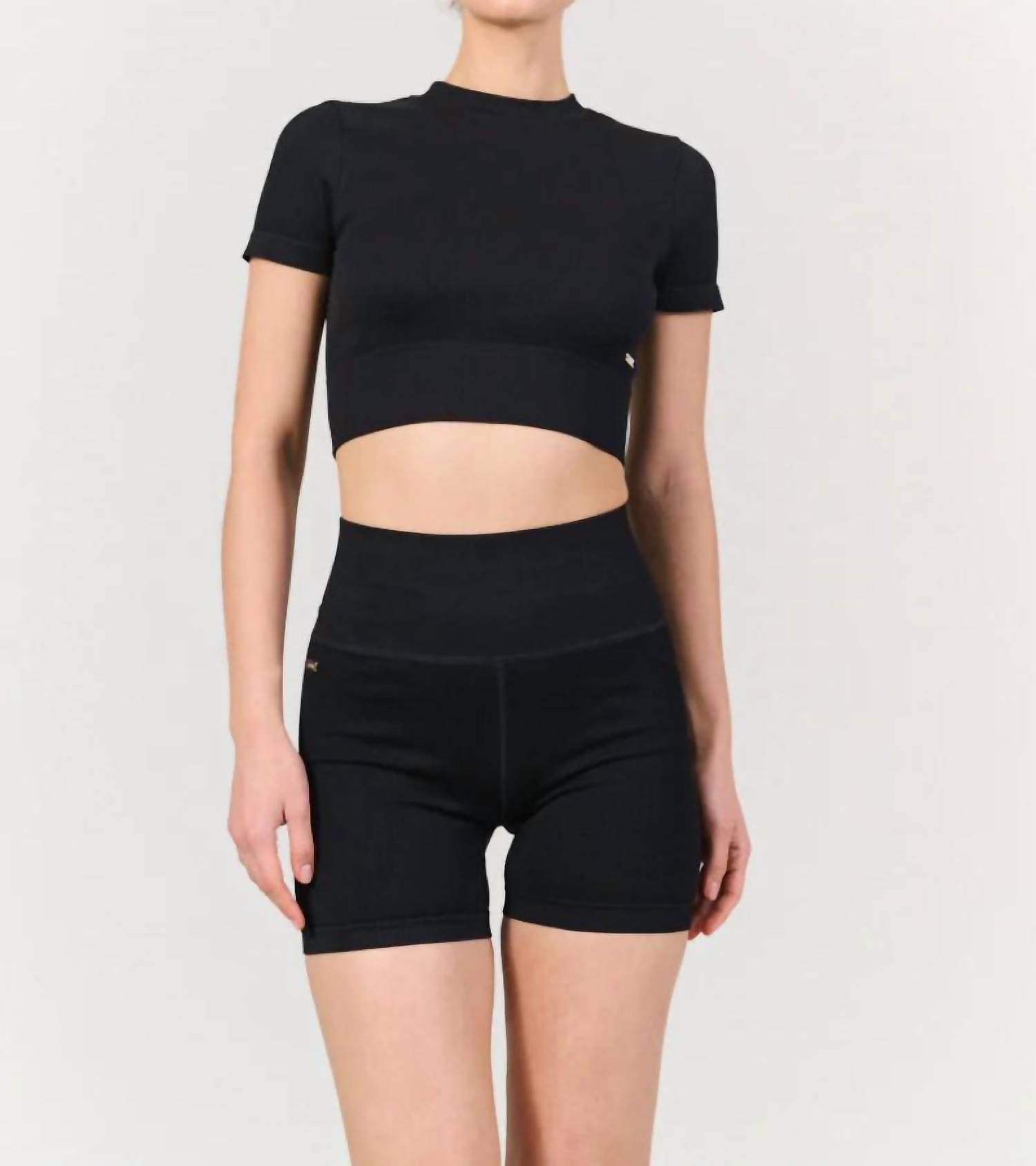 Lune Active - HIGH WAISTED RIB SHORT