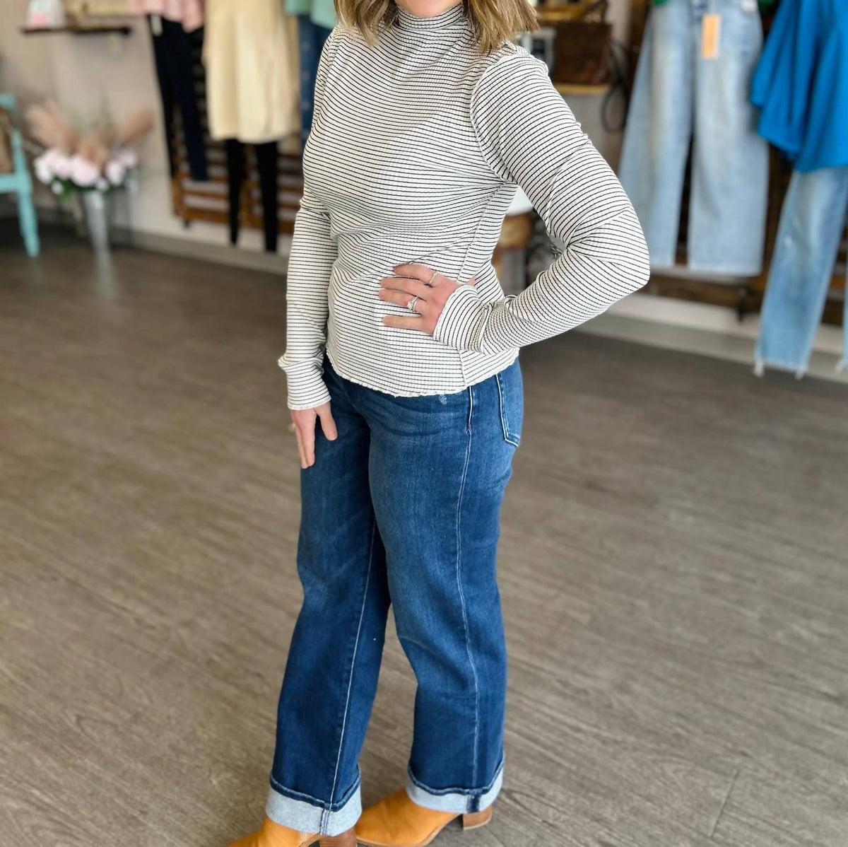 Mittoshop - Classic Contrast Mock Neck Top
